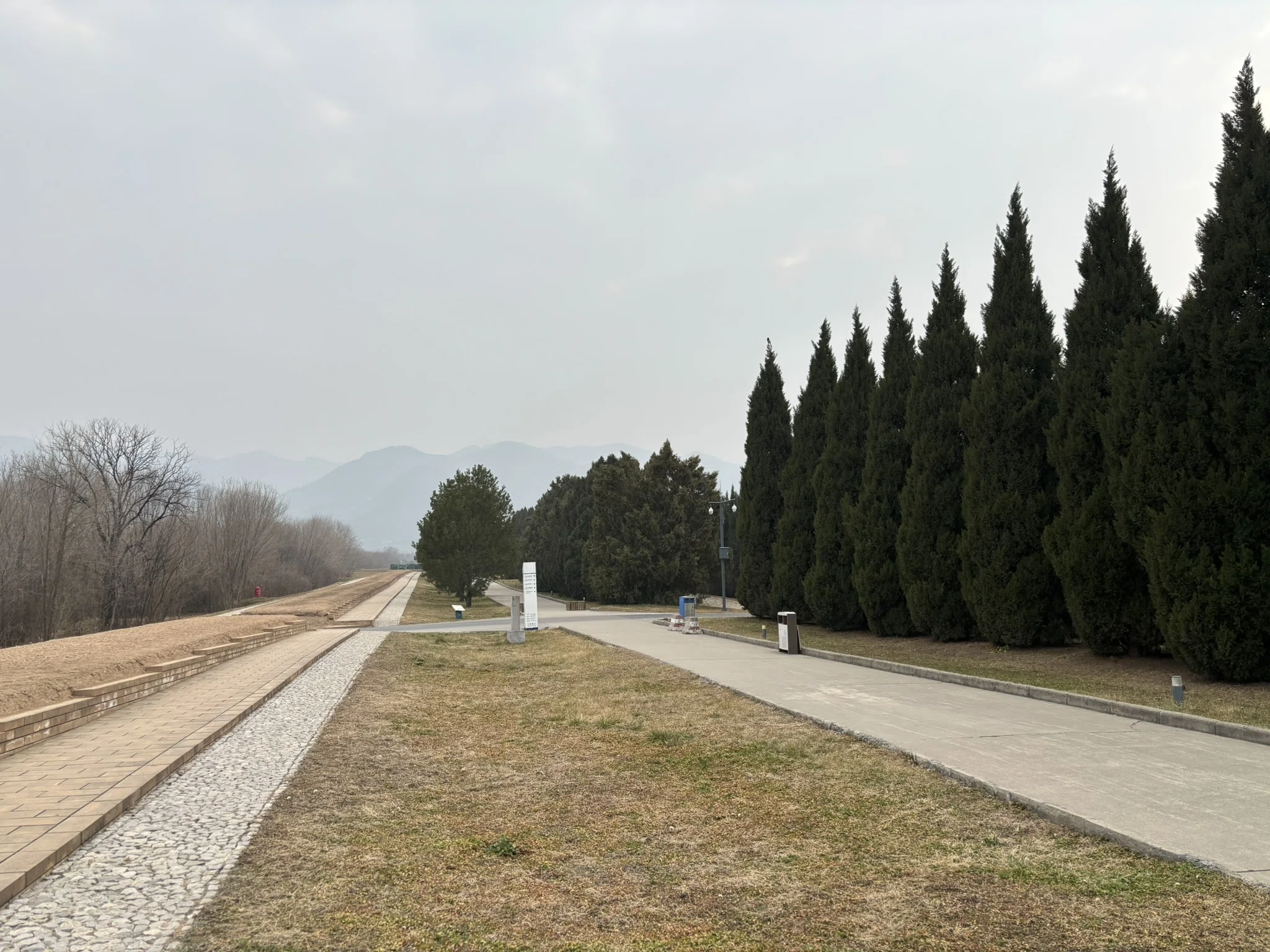 中国・西安】秦始皇帝陵・麗山園の圧倒的な存在感とその中にある銅車馬