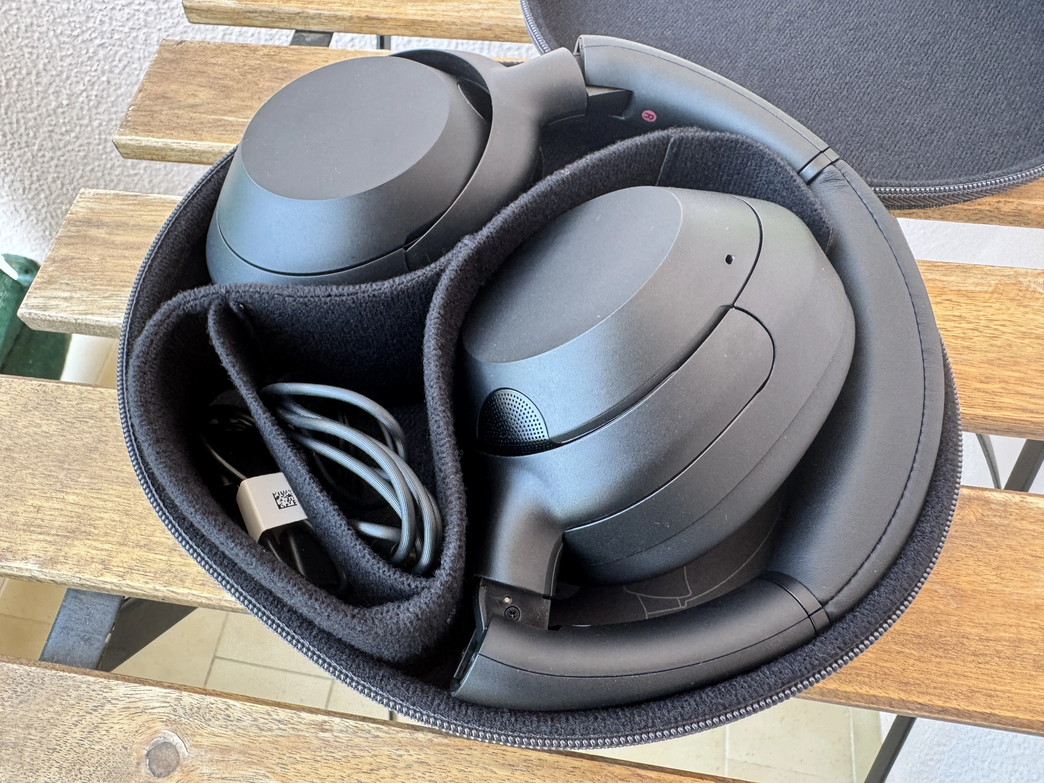 30時間の長時間バッテリー搭載、迫力の重低音のSONYワイヤレスヘッドホン ソニーが本気出した重低音ヘッドホンが日常をライブに変えた話
