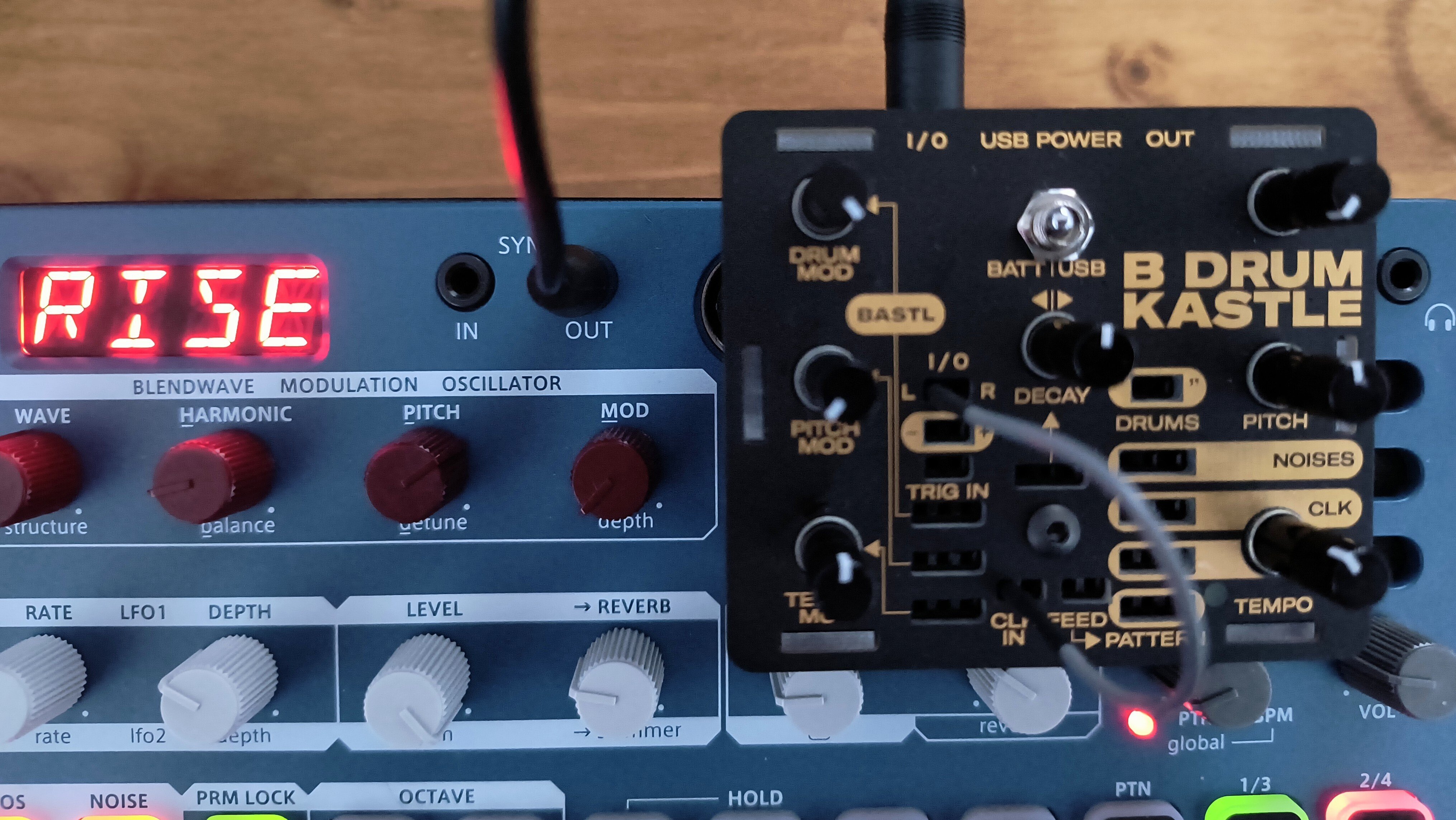 Bastl B Drum Kastle モジュラーシンセサイザー BASTL Kastle Drum Handheld Modular Synthesizer - Perfect Circuit