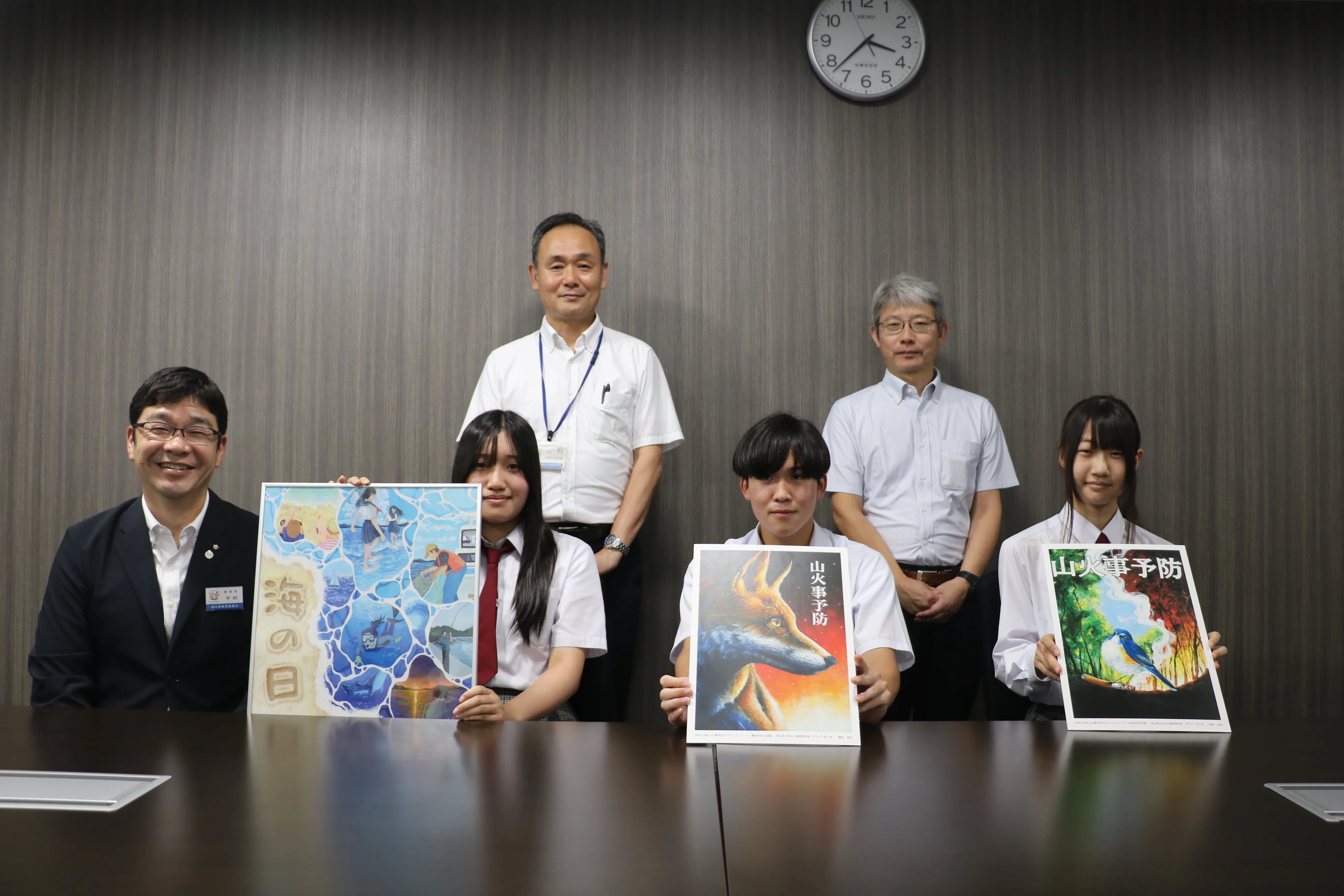 岡山工業高校】ポスターデザインの分野で活躍した高校生が教育長を表敬