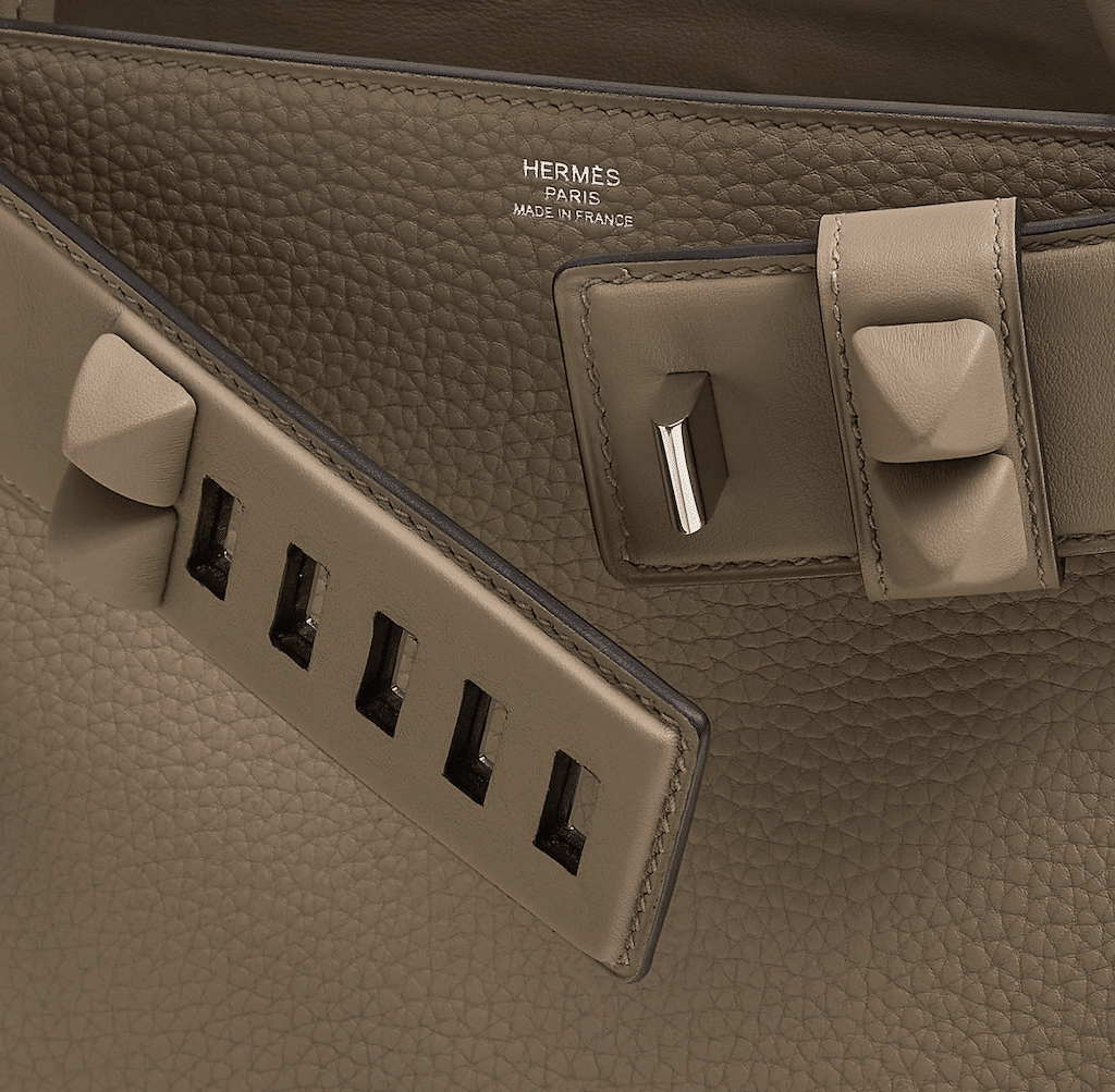 エルメスを象徴するピラミッド型が特徴的なXXLサイズの《メドール