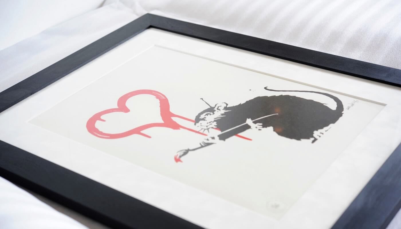 額装　バンクシー　模写「BANKSY」手描きの油彩画　サインあり　鑑定書あり 渋谷に「世界一小さな美術館」がオープン 展示第1弾には
