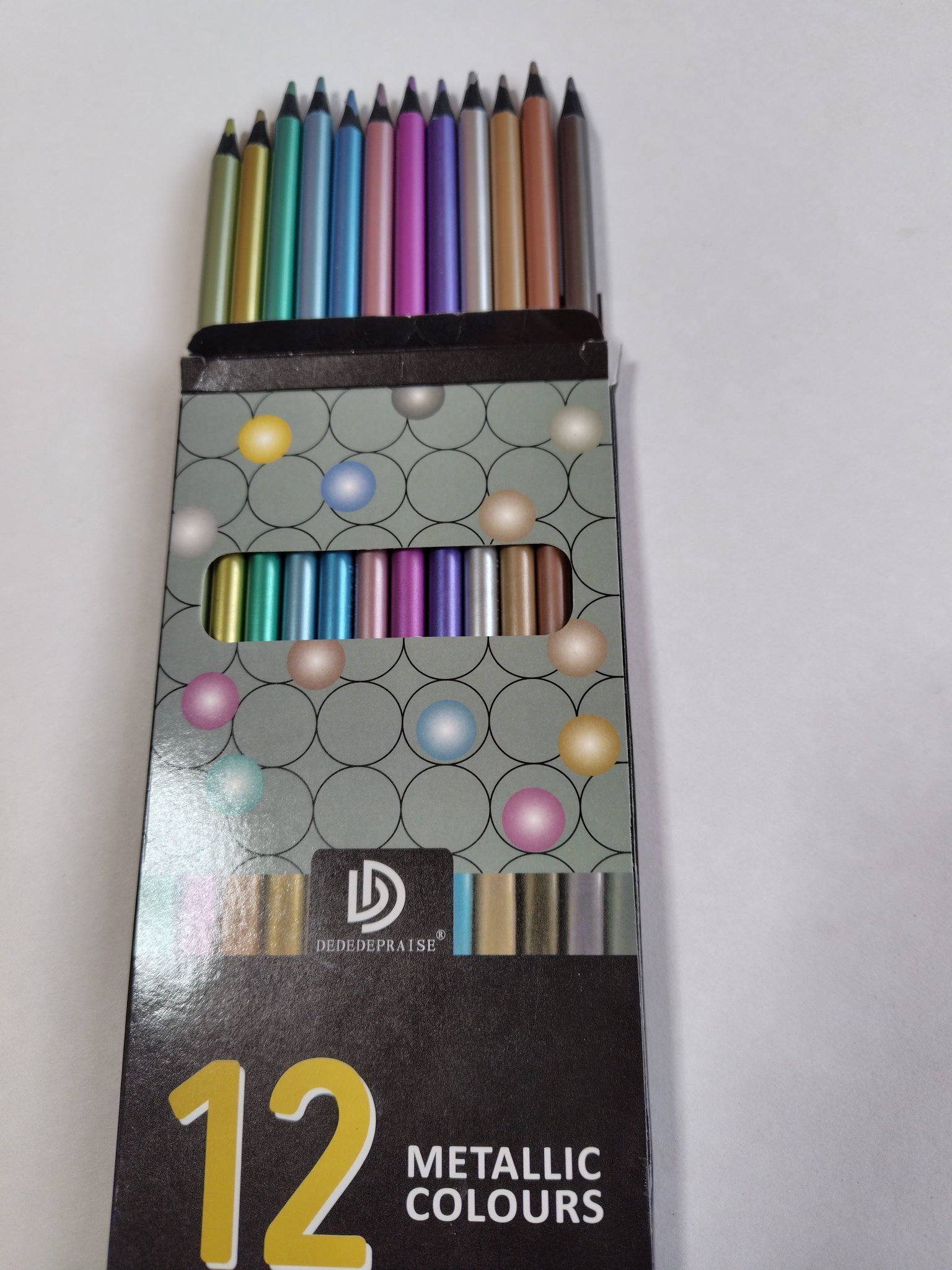 CHANEL メモ帳とメタリック色鉛筆セットとメタリッククレヨン、鉛筆セット CHANEL メモ帳とメタリック色鉛筆セットとメタリッククレヨン、鉛筆