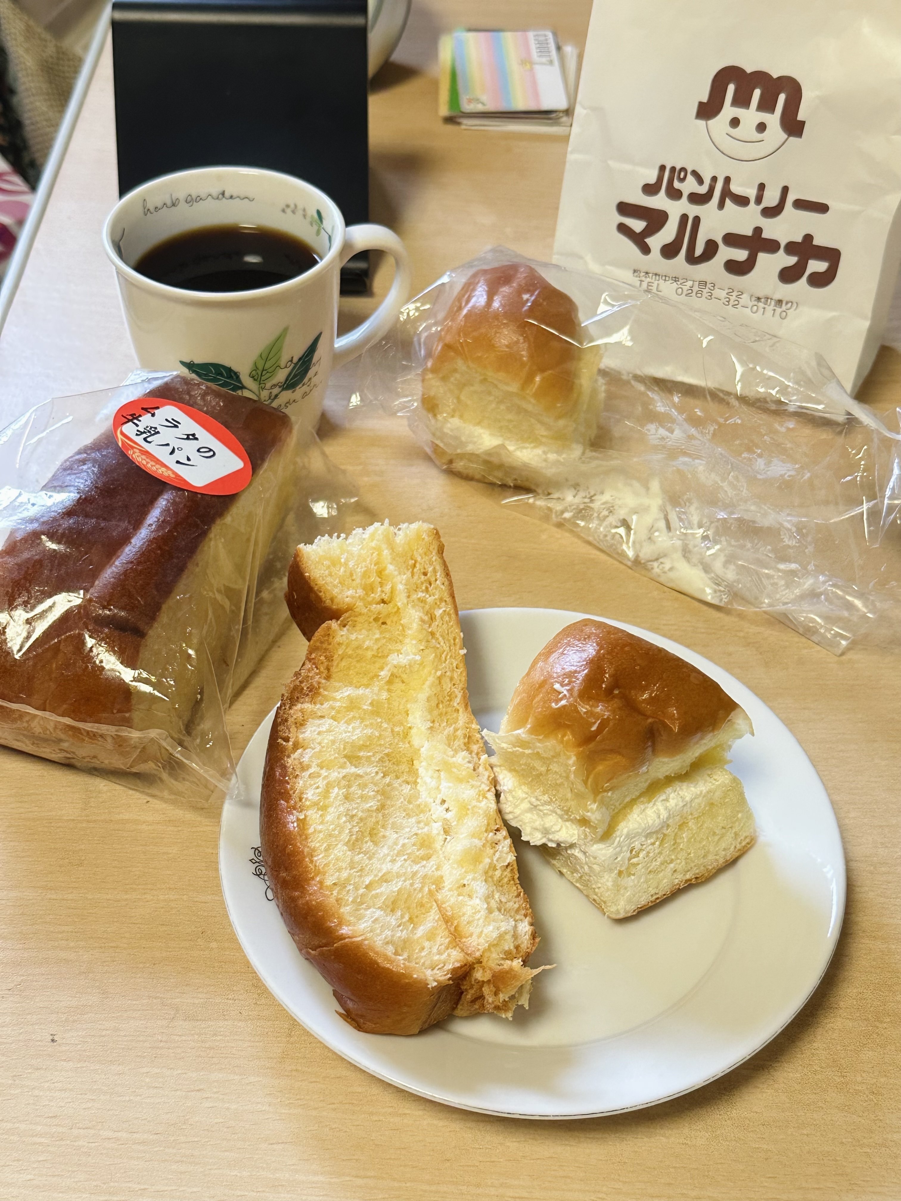 2つの牛乳パン食べ比べ 【長野松本】｜眠眠子｜眠りの森labo