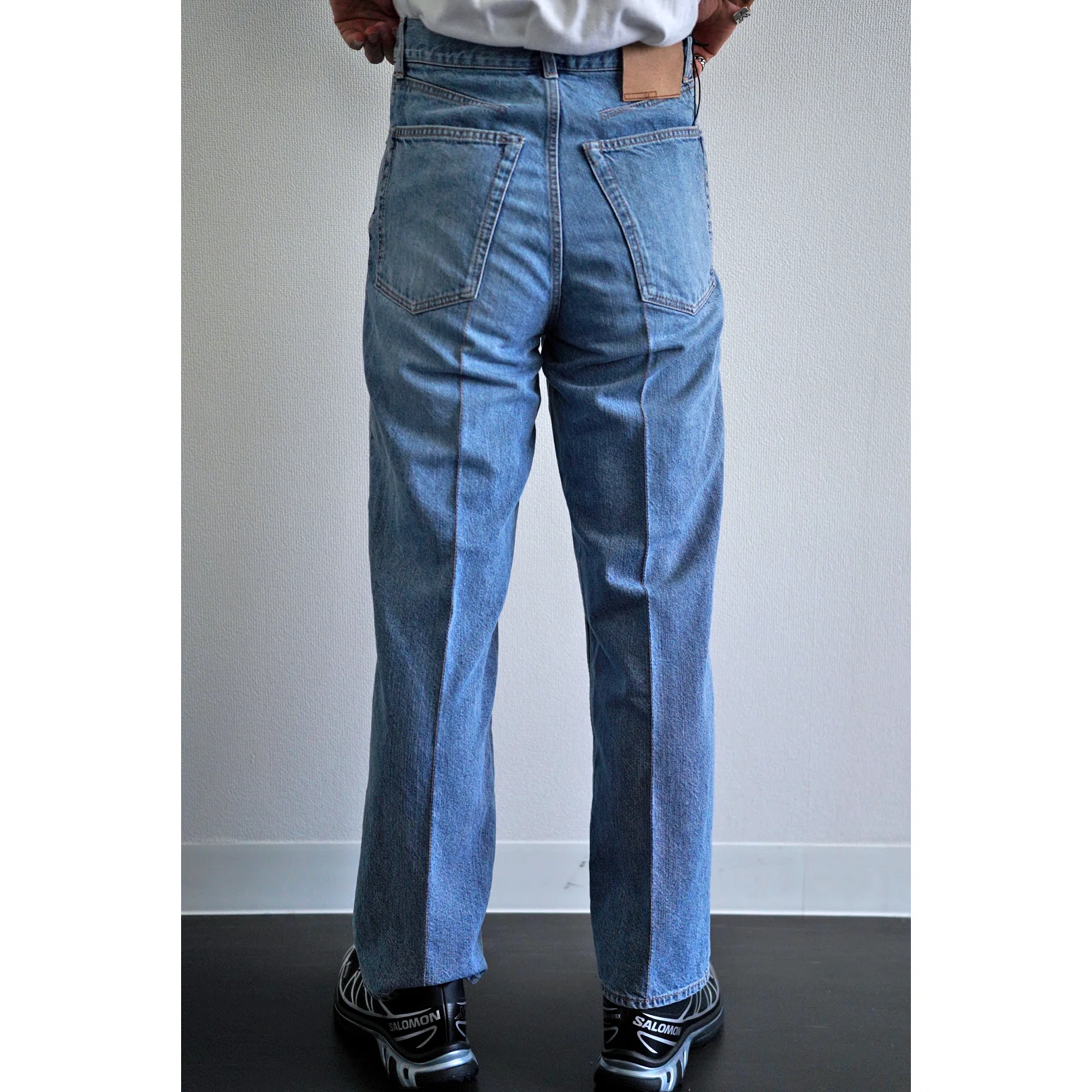 同じ青、違う影 ”phebus WASHI DENIM STRAIGHT PANTS