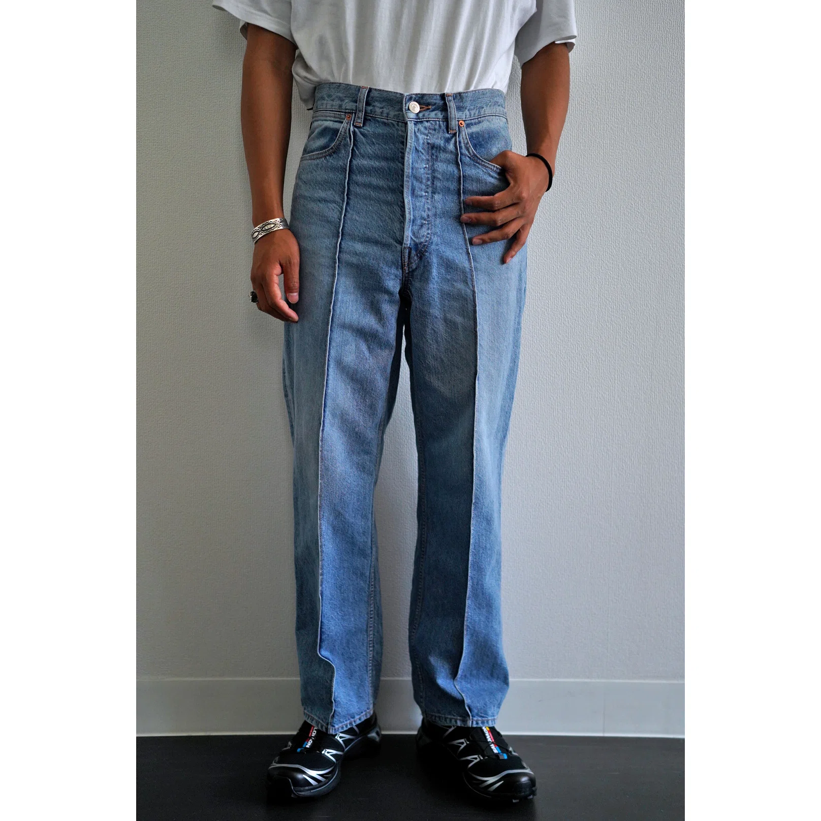 同じ青、違う影 ”phebus WASHI DENIM STRAIGHT PANTS
