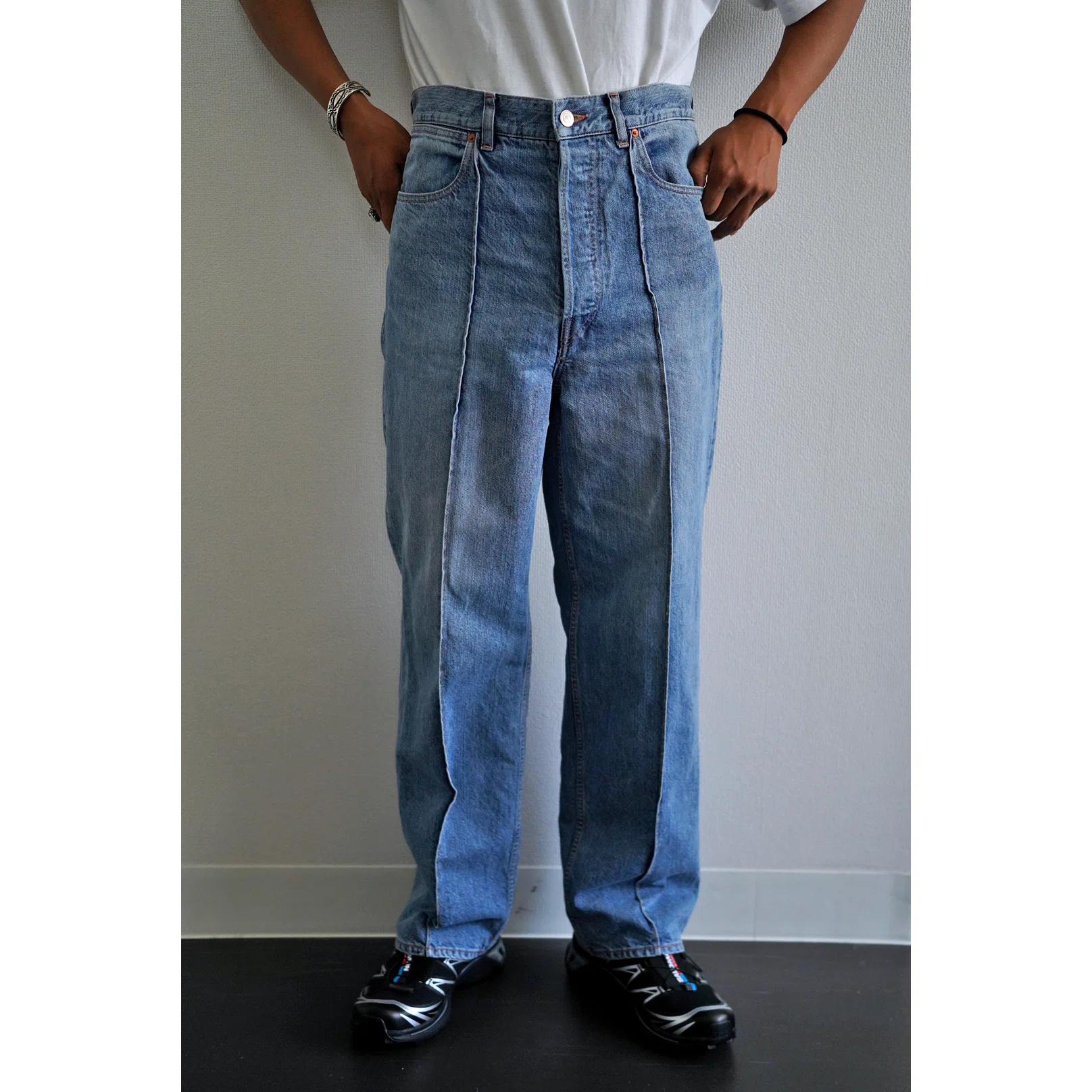 同じ青、違う影 ”phebus WASHI DENIM STRAIGHT PANTS