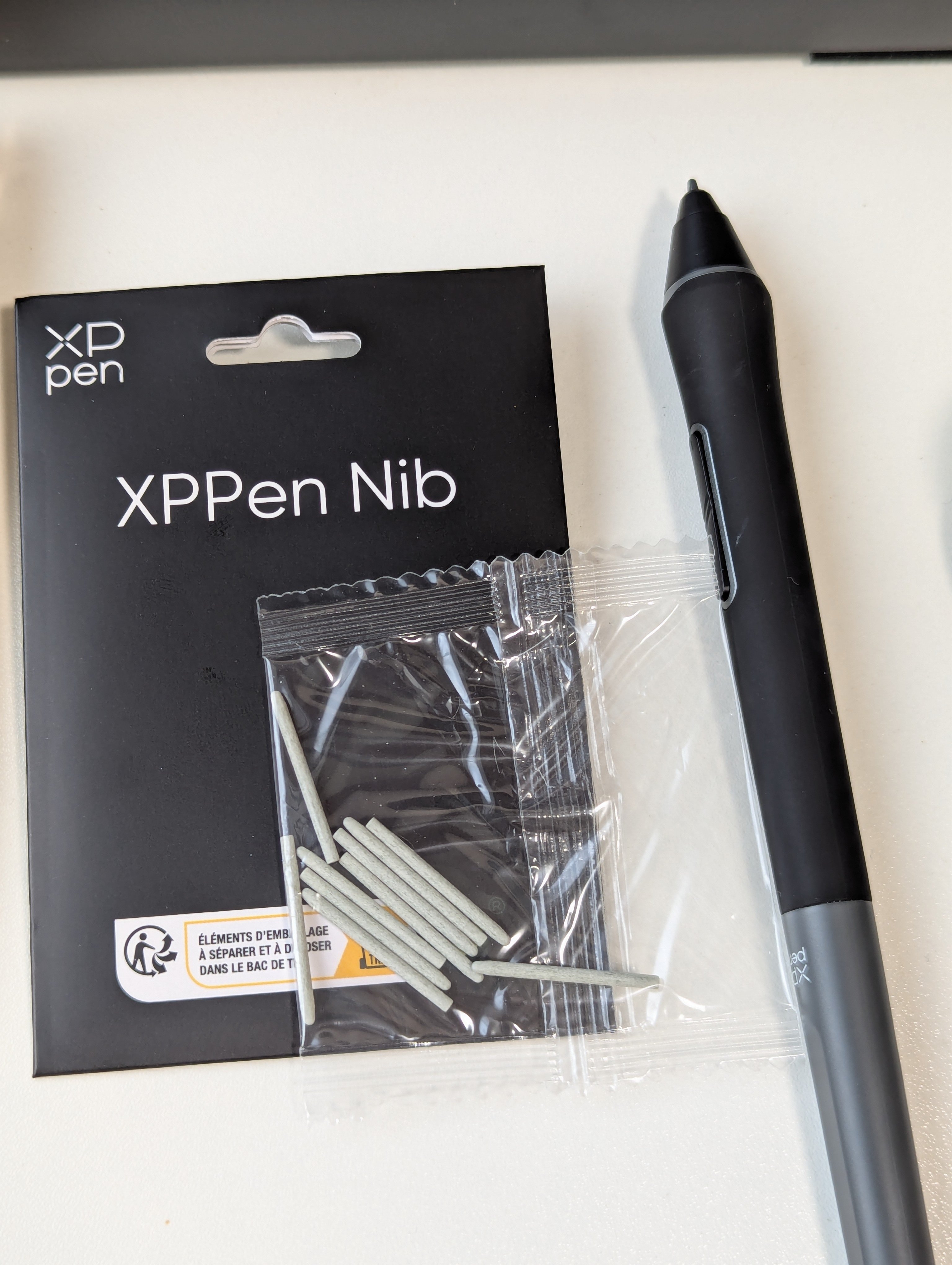 XPPen Artist 22 Plusのペンが滑りまくるのでフェルト芯に交換した