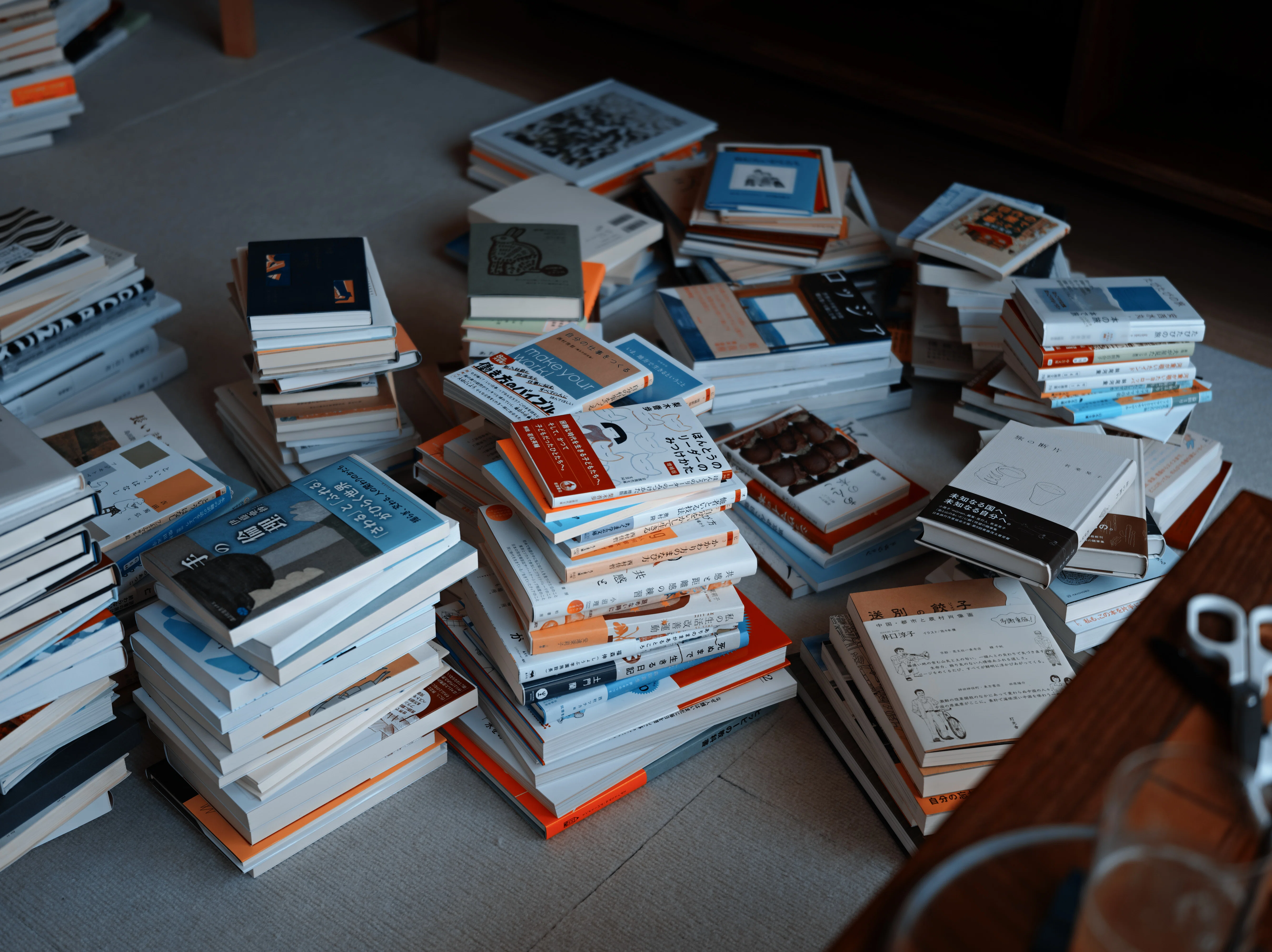 レポート】私設図書館『おざぶ書庫』の本棚づくり｜恵文社 | 本