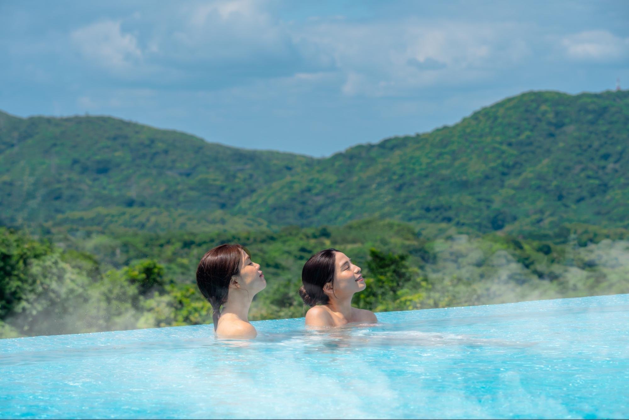 世界最大のインフィニティ風呂でととのう！「ジャングリア沖縄」を満喫