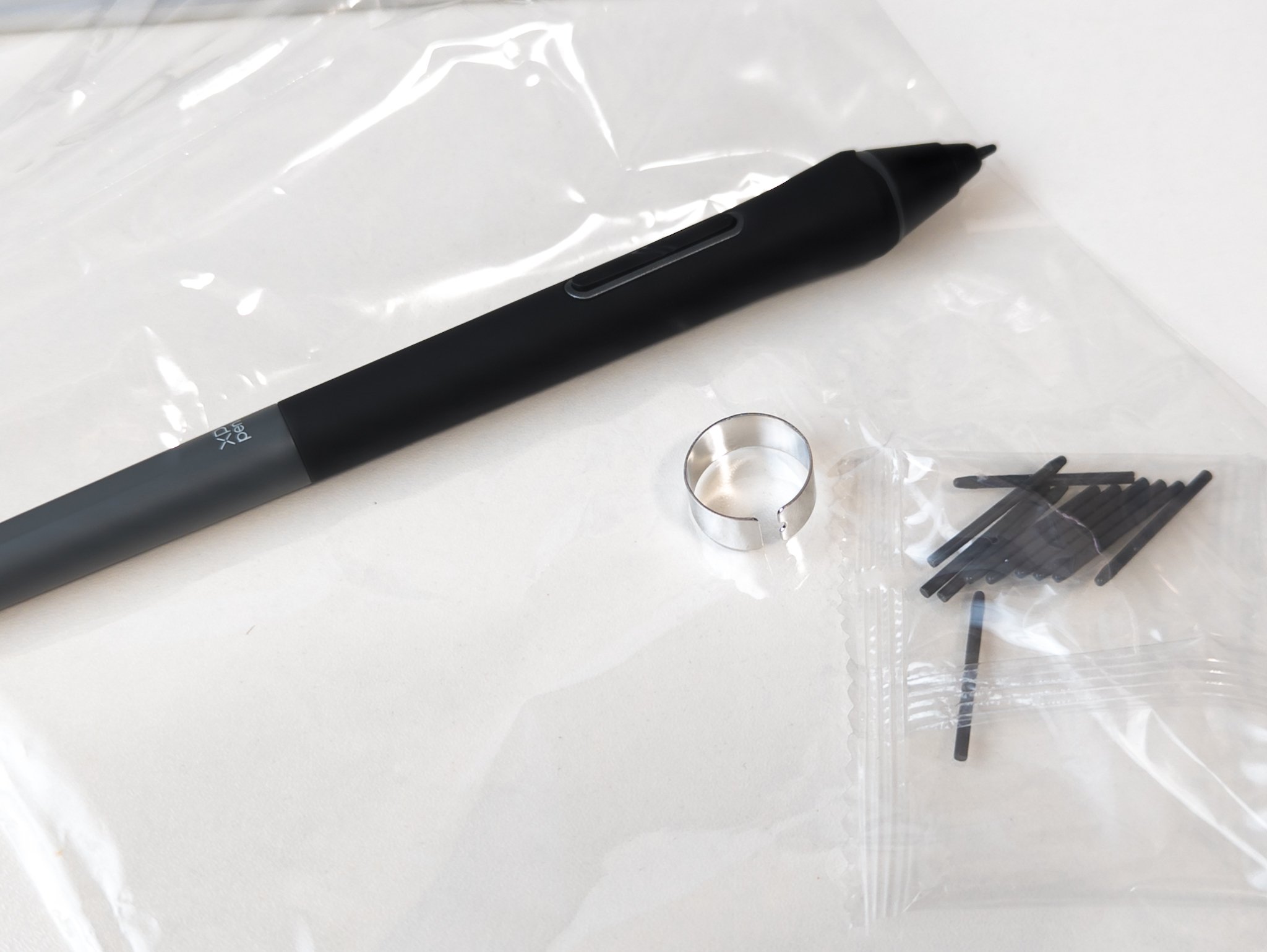 XPPen Artist 22 Plusのペンが滑りまくるのでフェルト芯に交換した