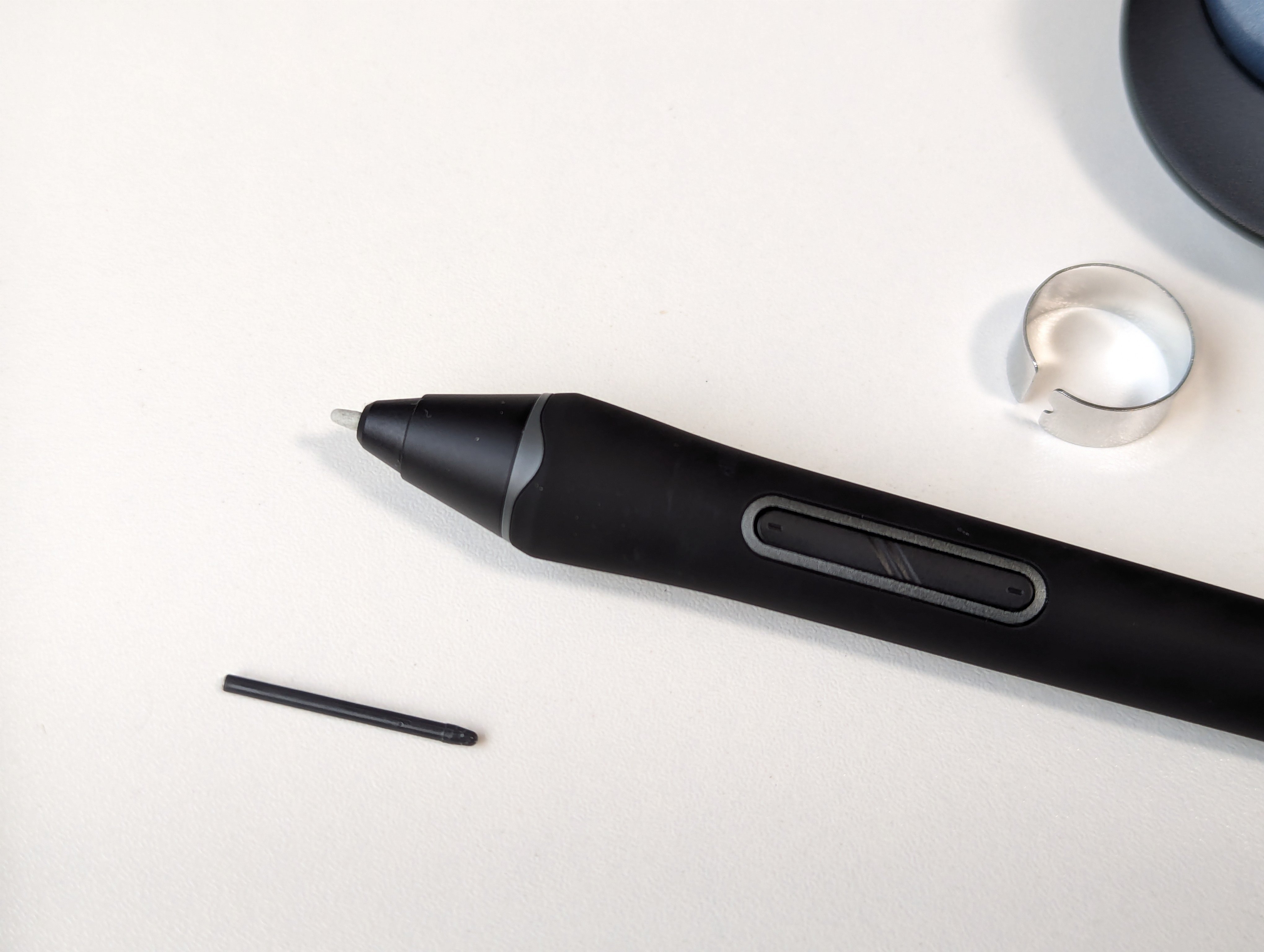 XPPen Artist 22 Plusのペンが滑りまくるのでフェルト芯に交換した