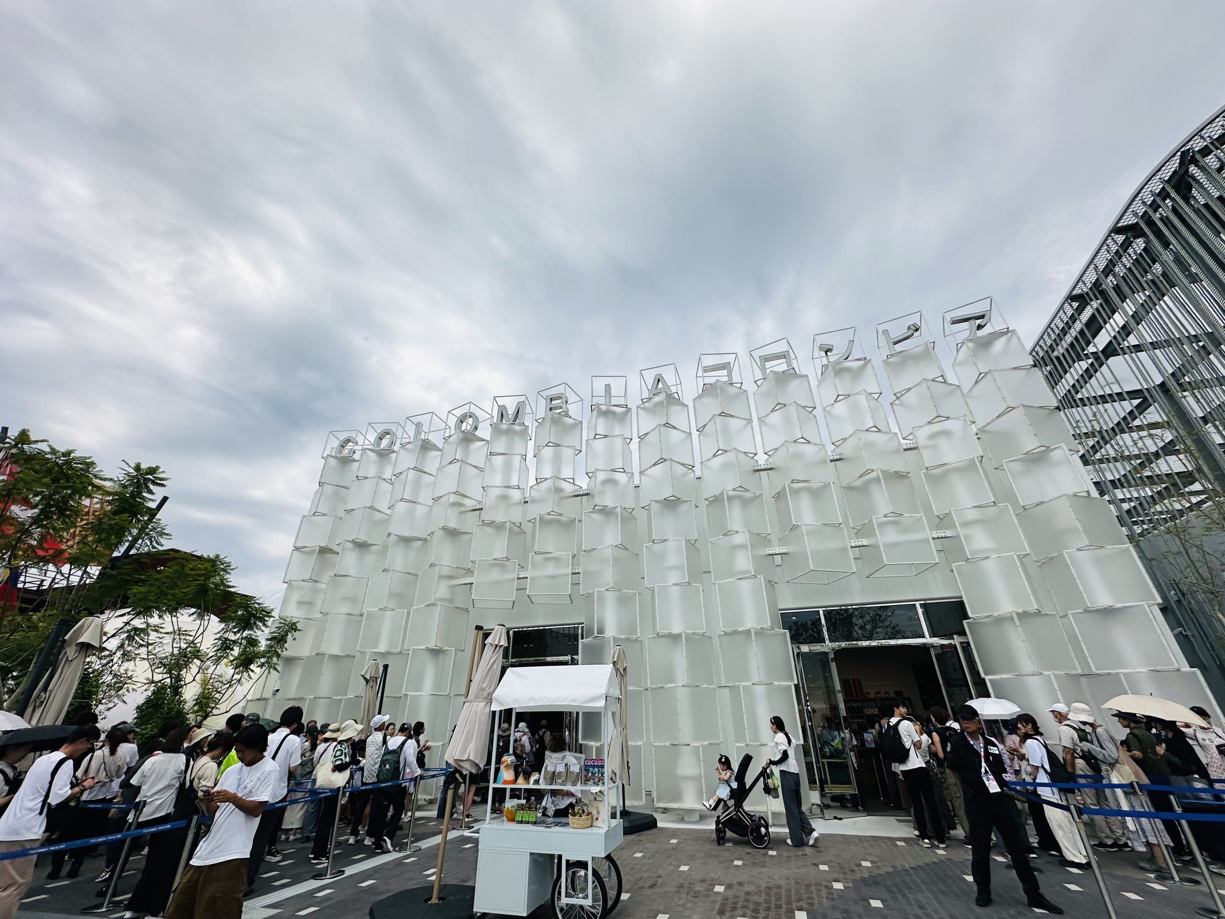 エメラルドビーズ編み込みブレスレット 大阪万博 コロンビアパピリオン