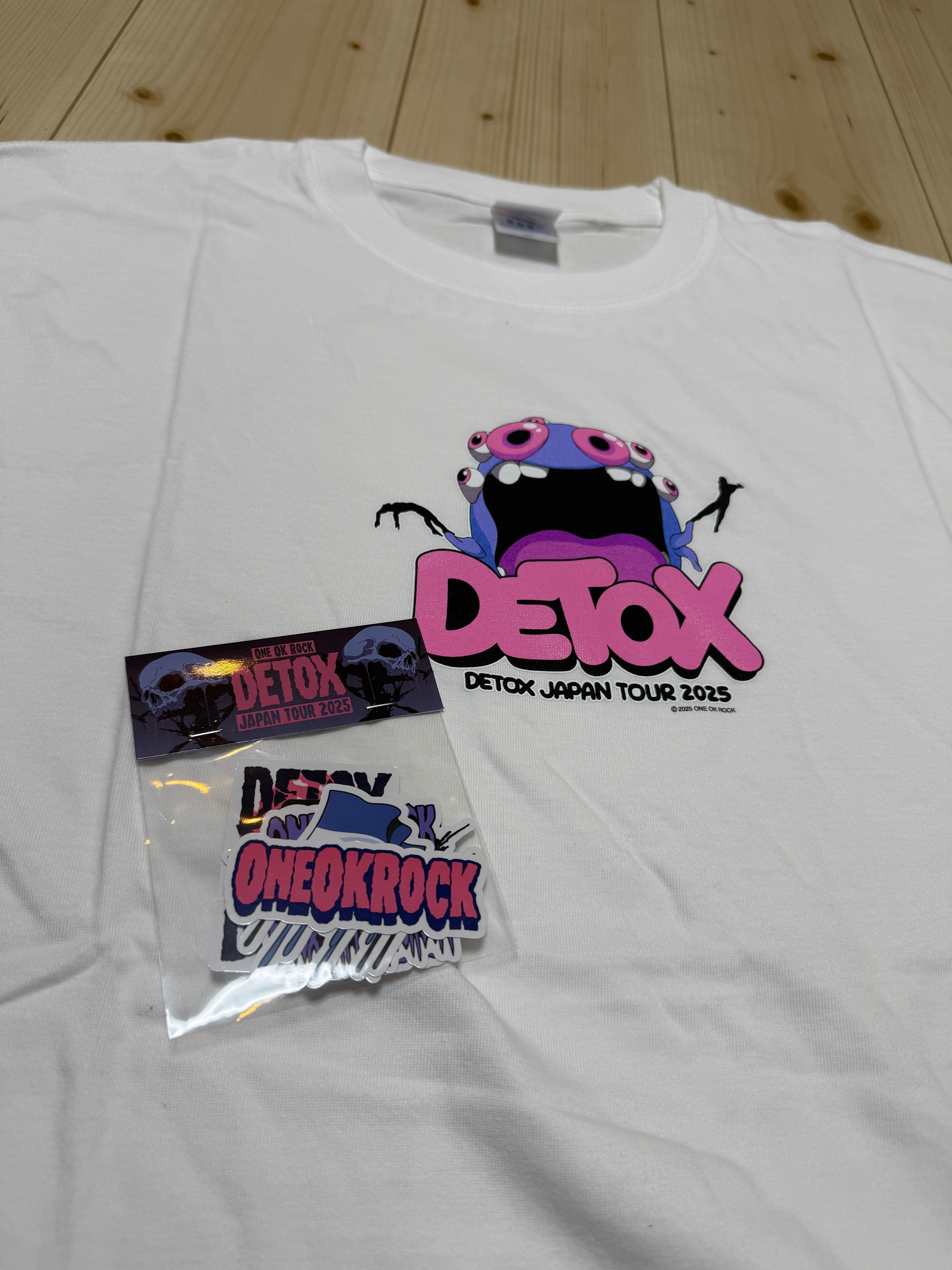 ONE OK ROCK 2025ツアーのグッズが届いた｜ごんごん