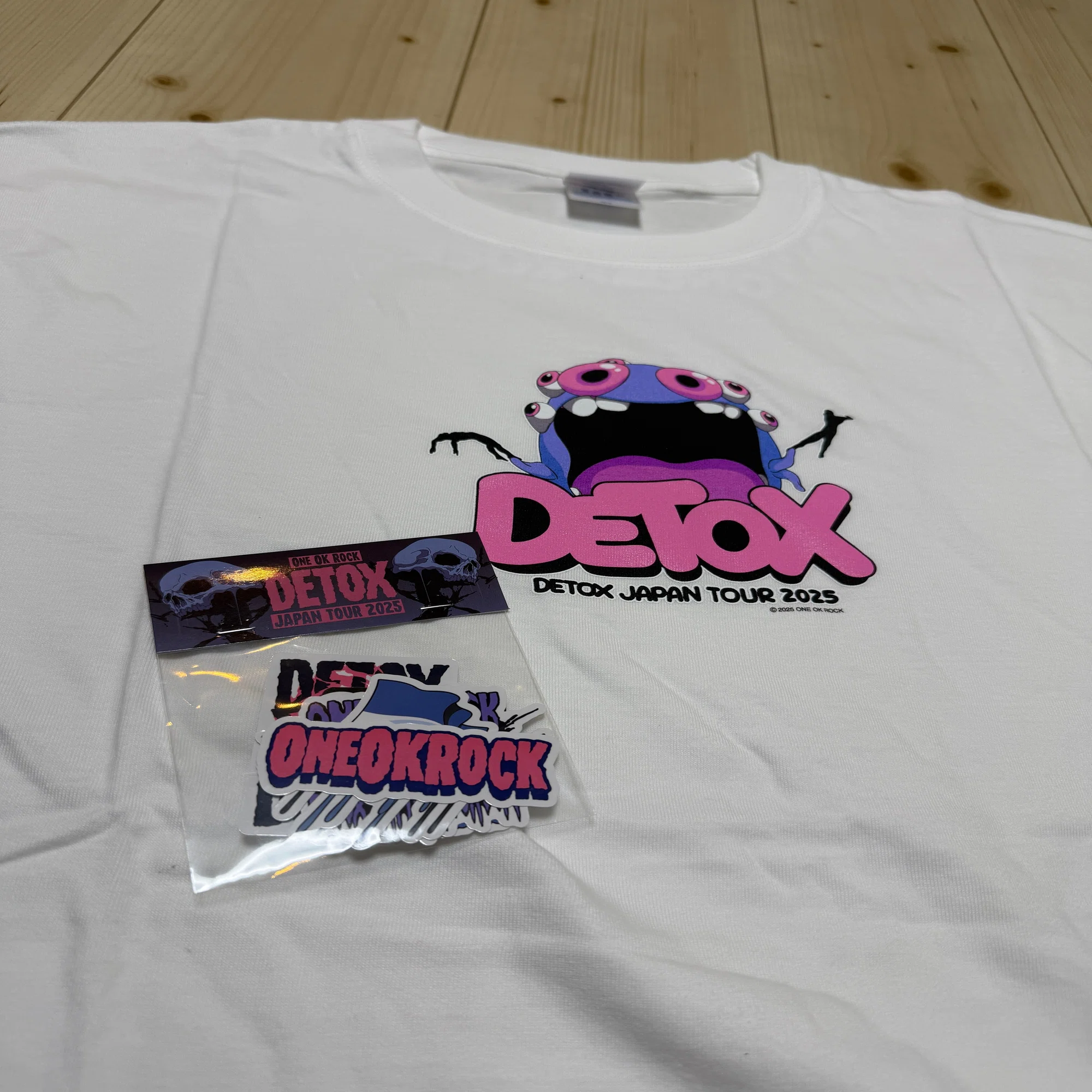 ONE OK ROCK 2025ツアーのグッズが届いた｜ごんごん
