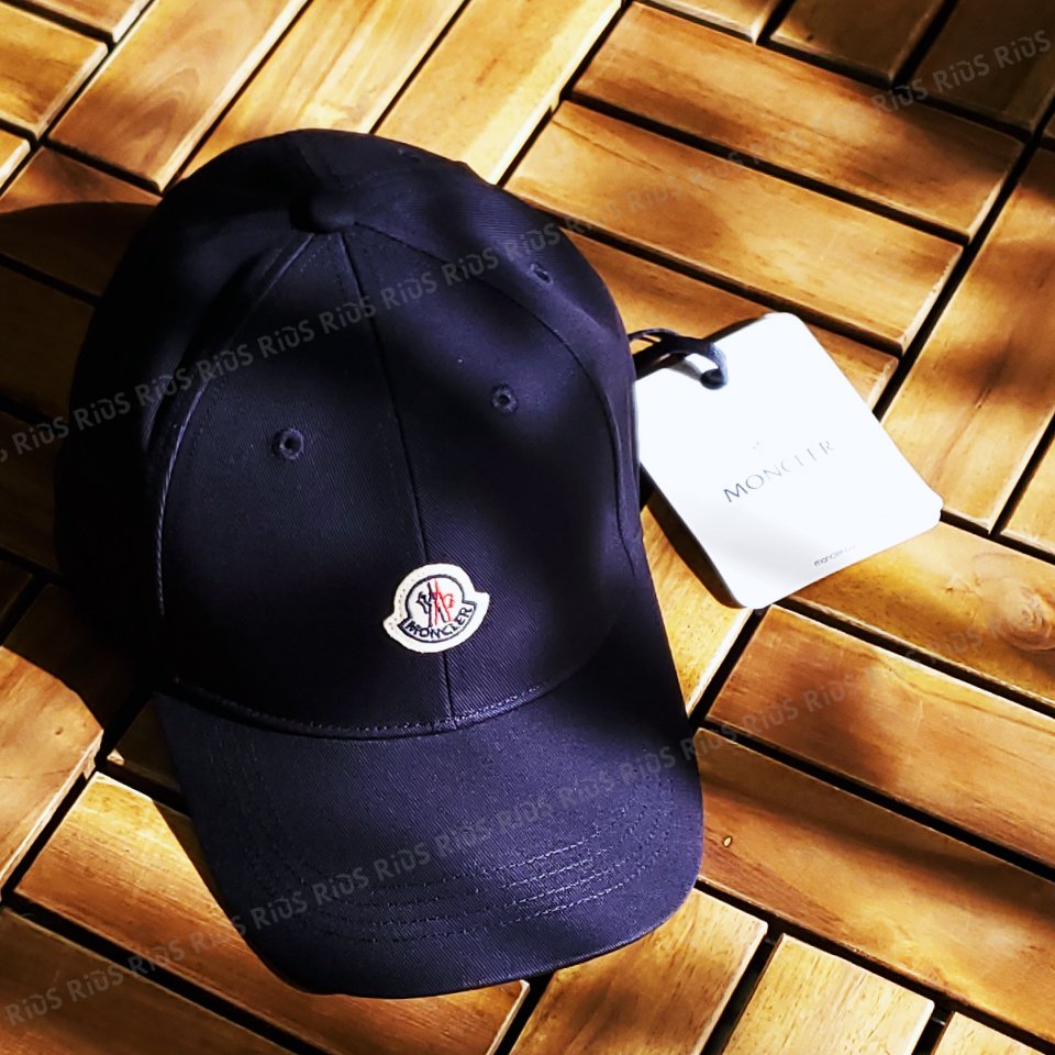 ★天才主義★MONCLER kids 大人OK 帽子 ネイビー Lサイズ 大人カジュアルコーデを格上げ！MONCLERキッズ帽子に注目すべき
