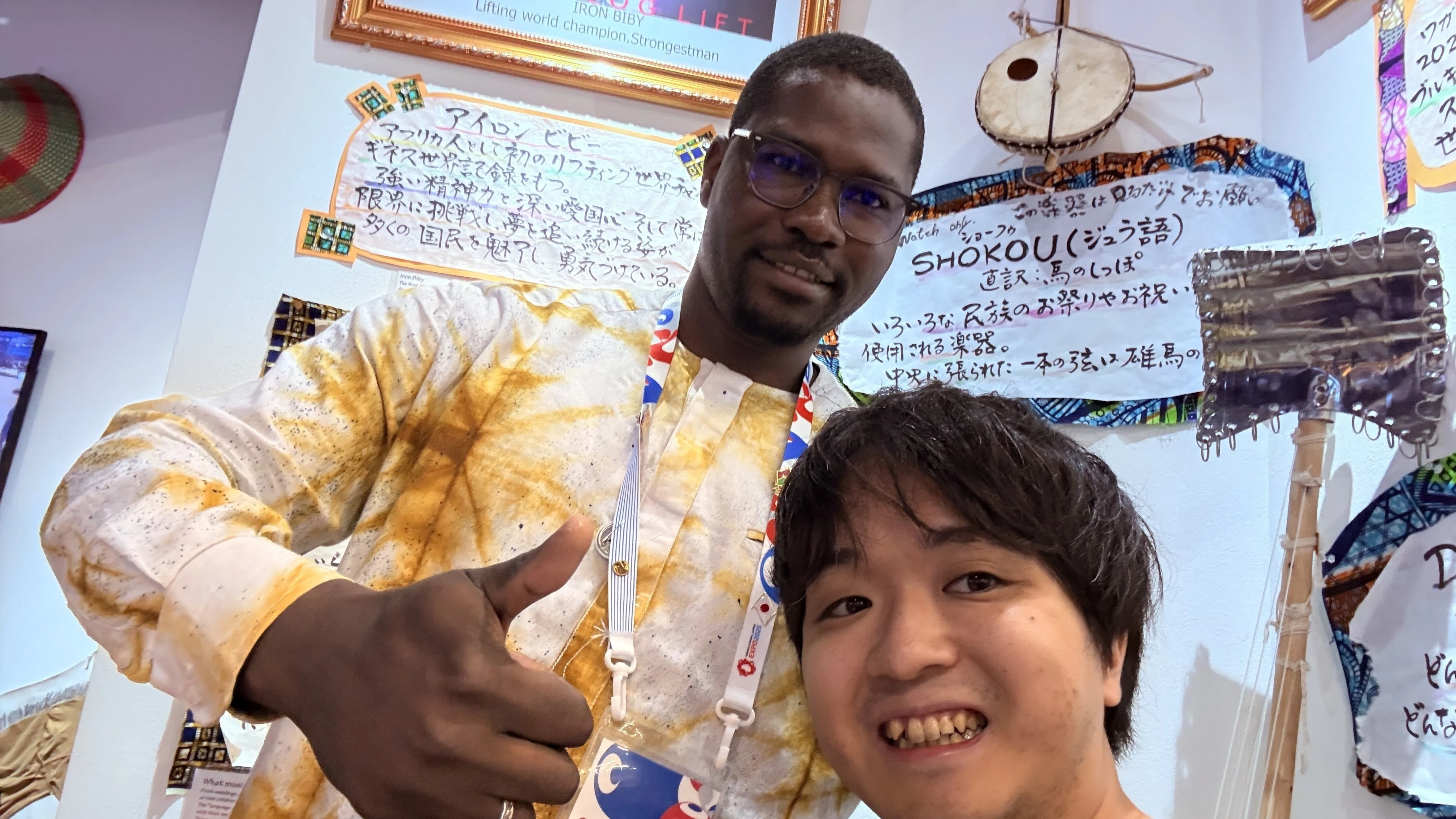 コモンズ館の外国人スタッフに英語で話しかけて2ショットをたくさん