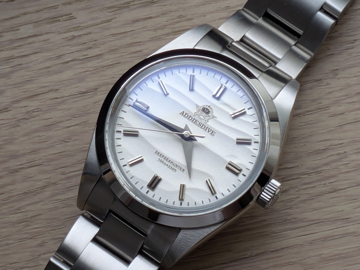 No.207 | Addiesdive | AD2030 | スイープな動きの時計｜とある猫好き