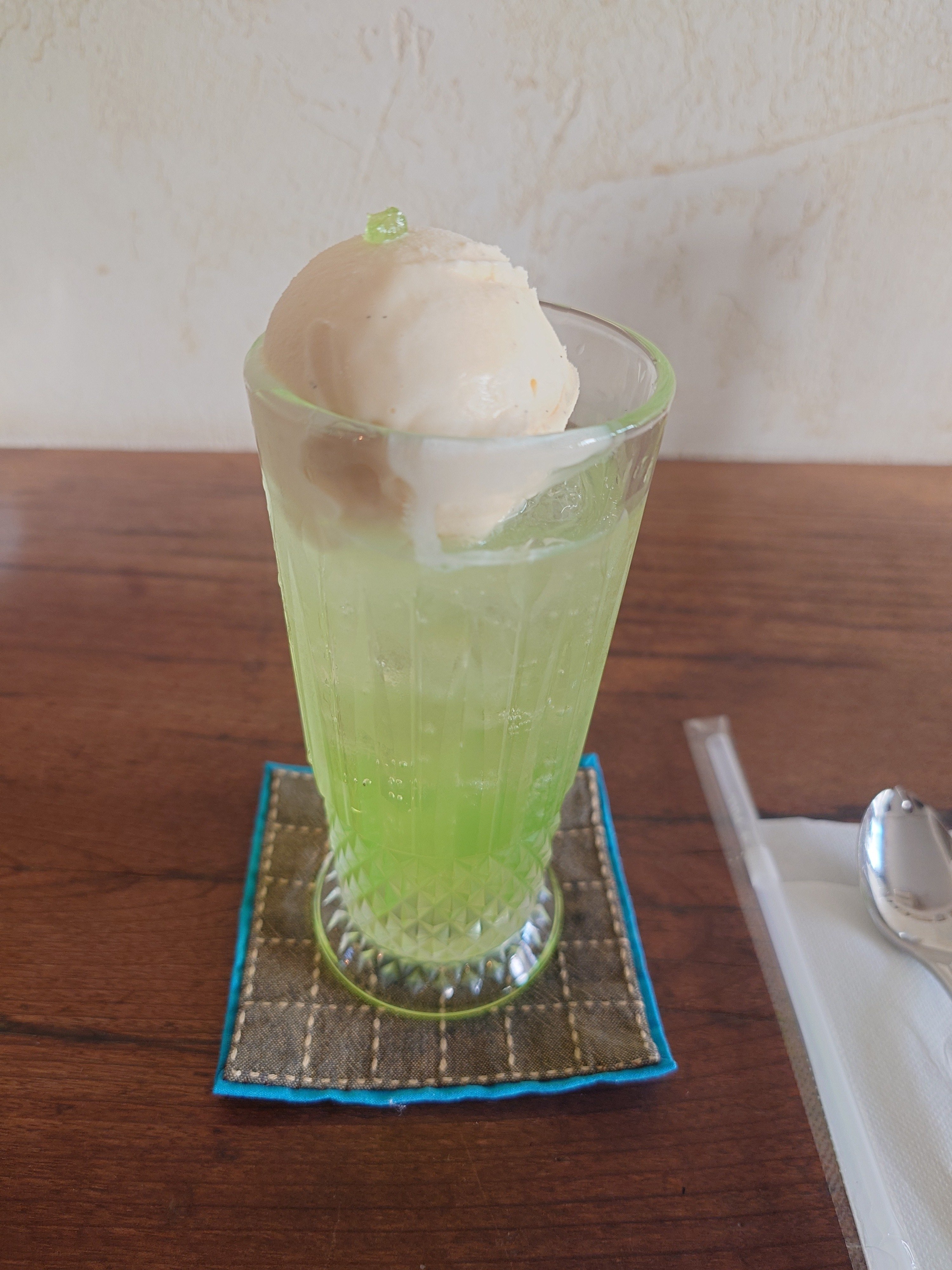 クリームソーダカツオ レインボウカラー七色のクリームソーダ（2024.10.19） | 会津若松市