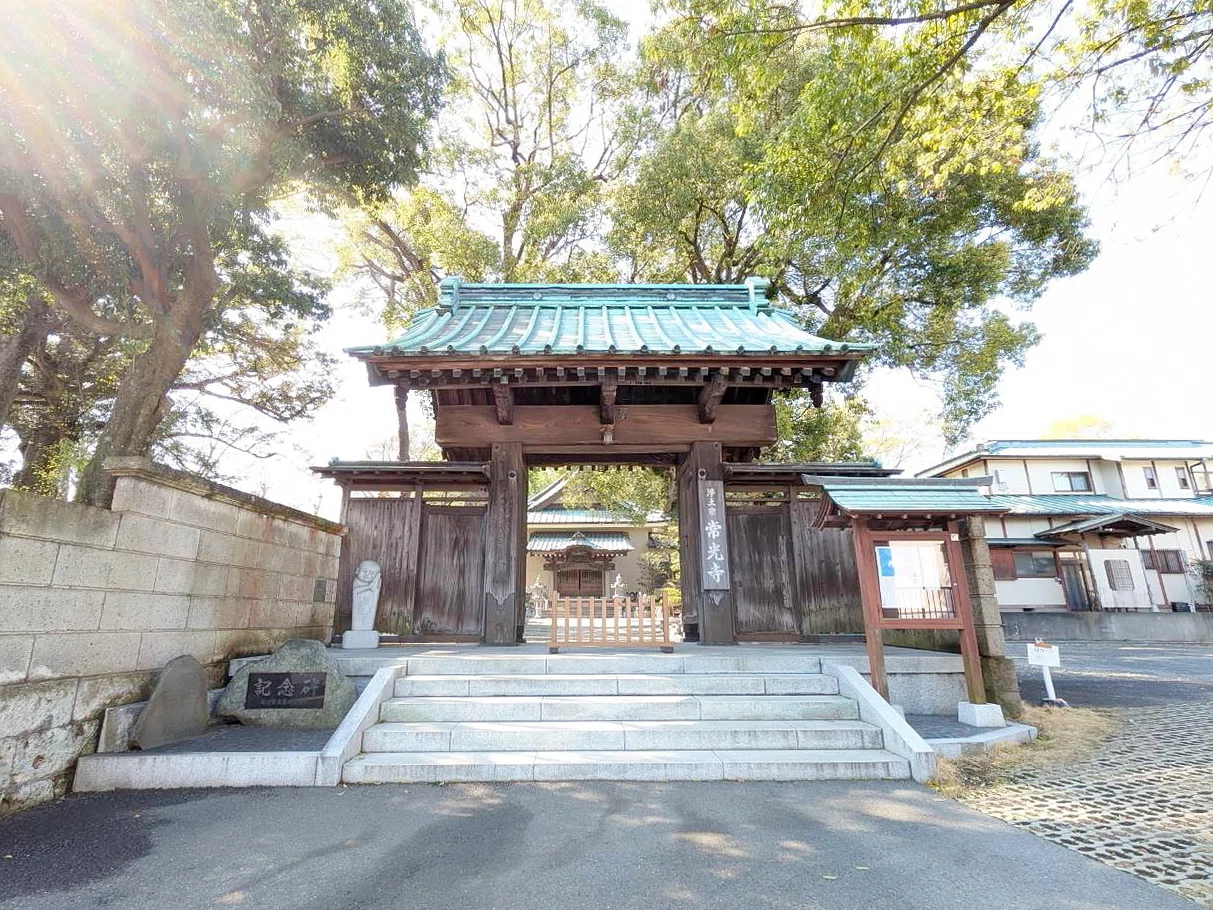 名所に挟まれた地味な場所」なのに「住職フル稼働の参拝客」藤沢市に