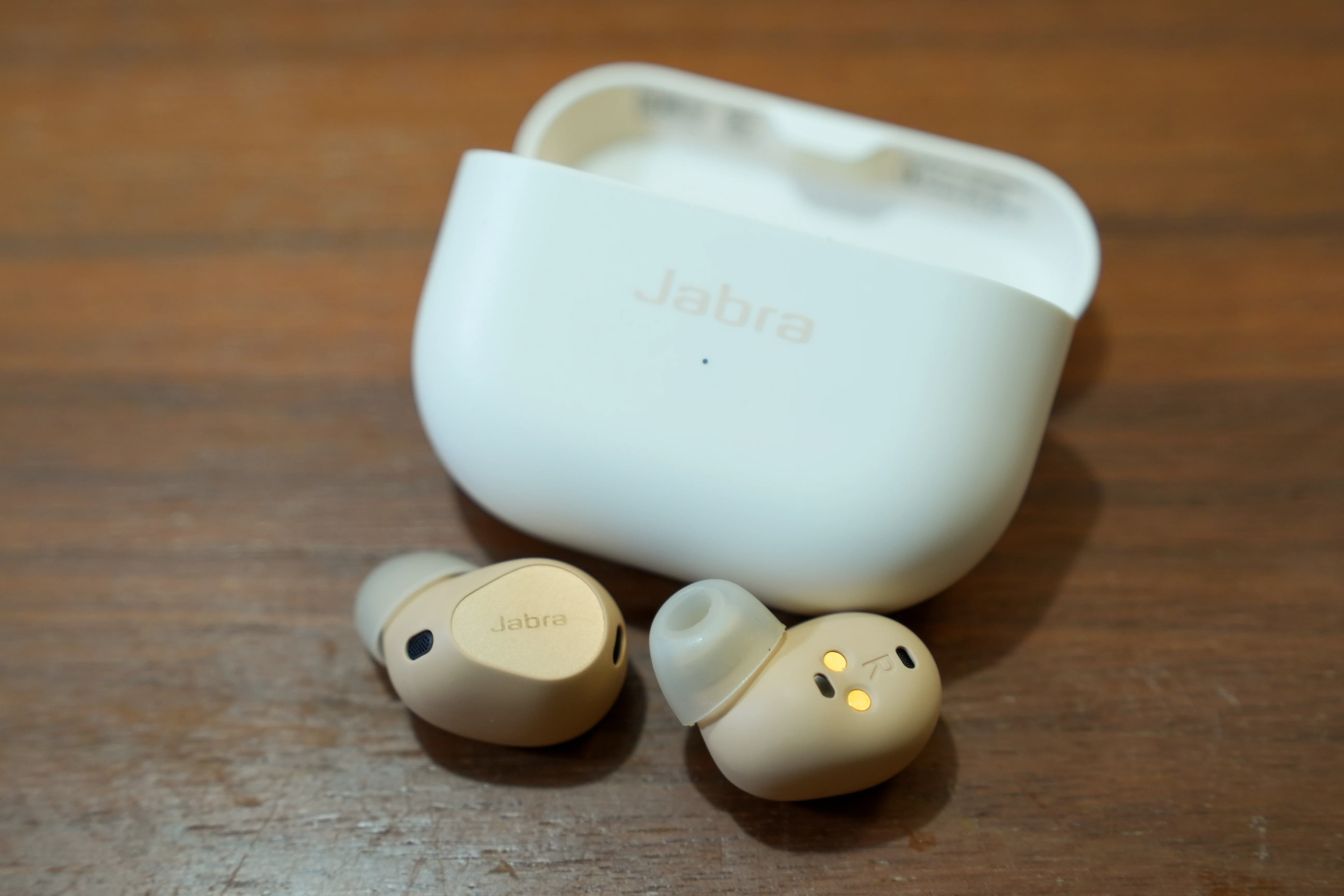 フラッグシップ「Jabra Elite 10」— 業務にも日常にも心地よい一体型