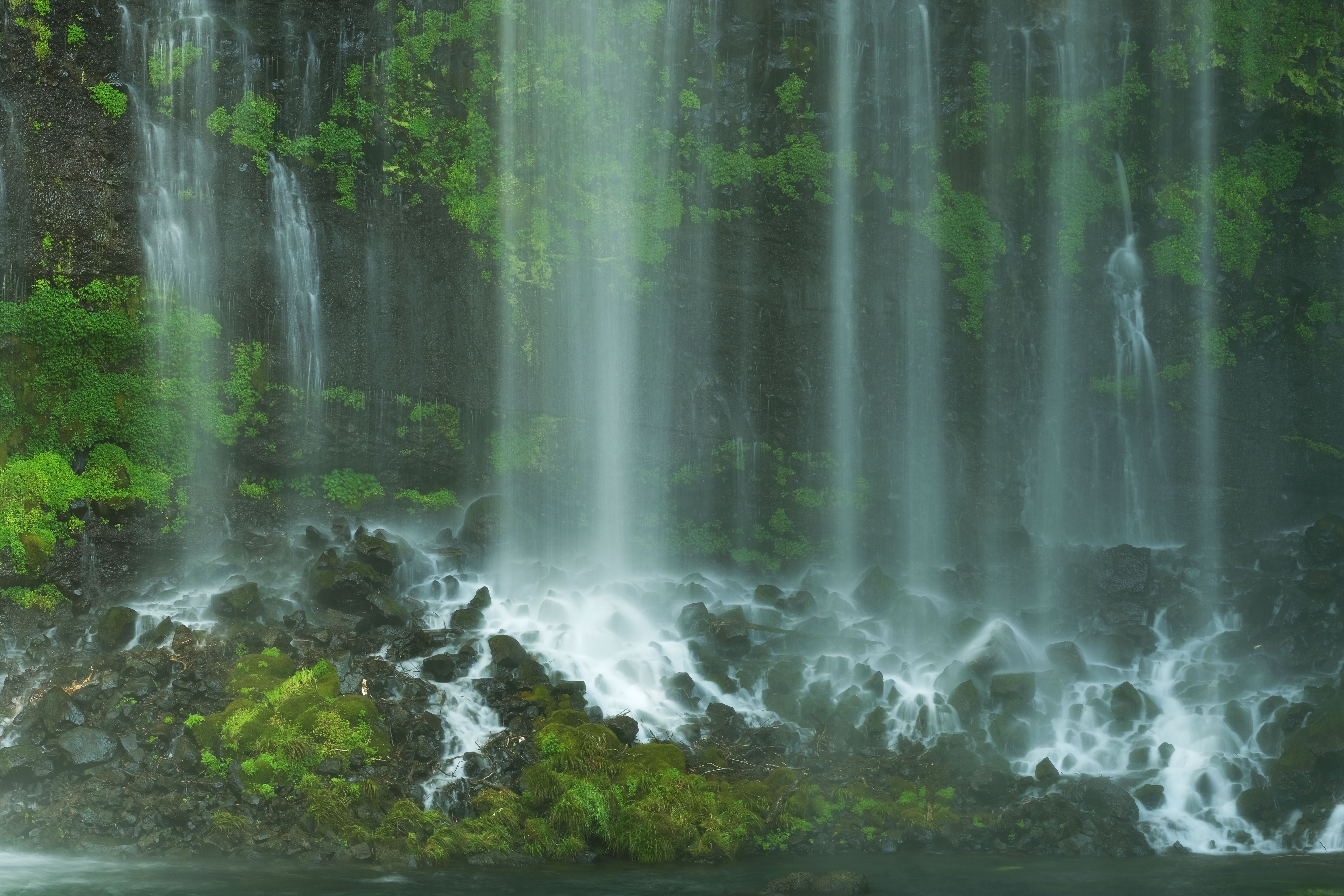 中村左洲　 滝の風景 💦迫力満点の滝と世界一の甌穴群💦 / 📍#都城市 #関之尾滝 都