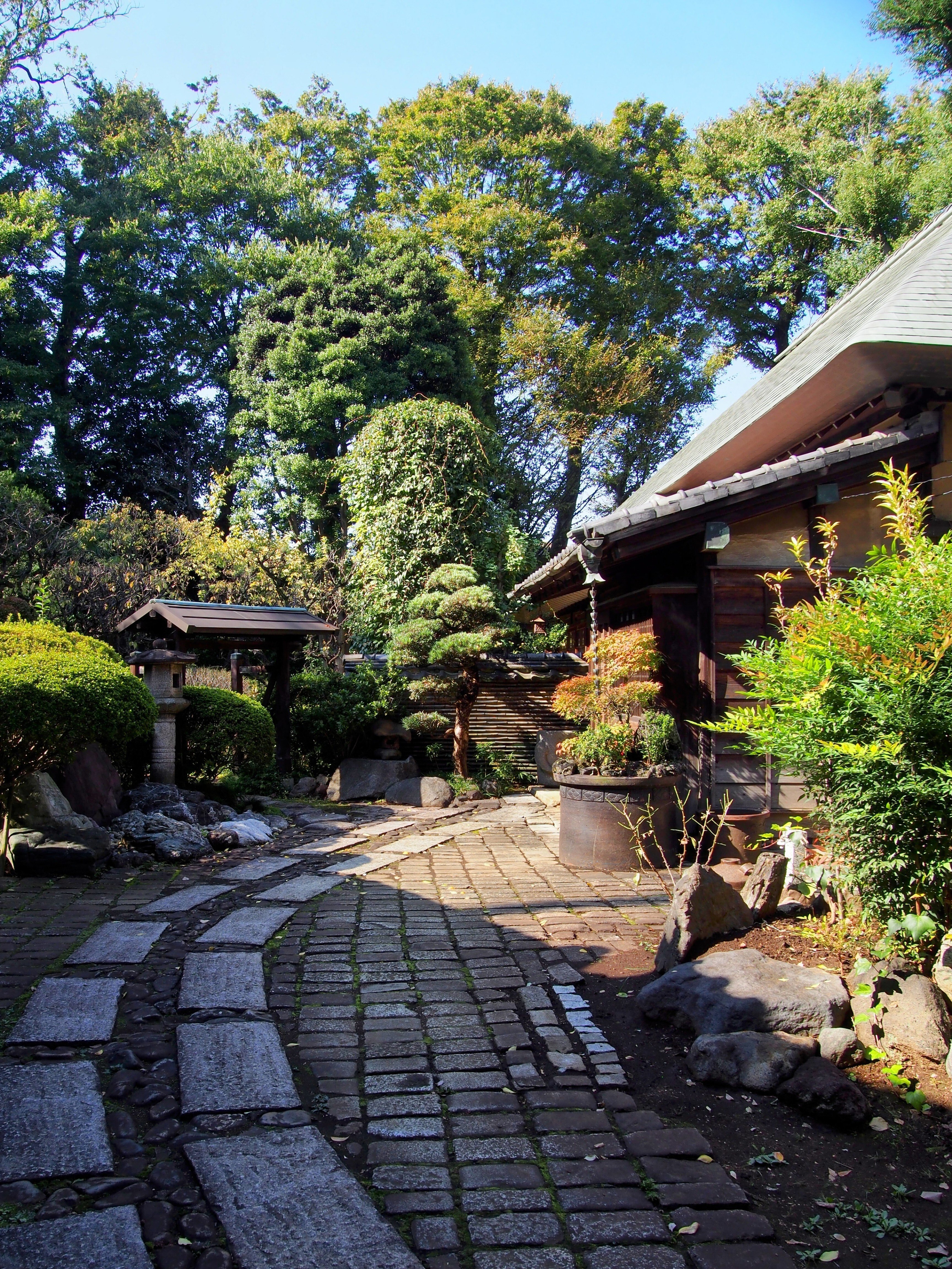 23区内に残る江戸時代後期の古民家の庭、宮野古民家自然園。｜niwa_emon