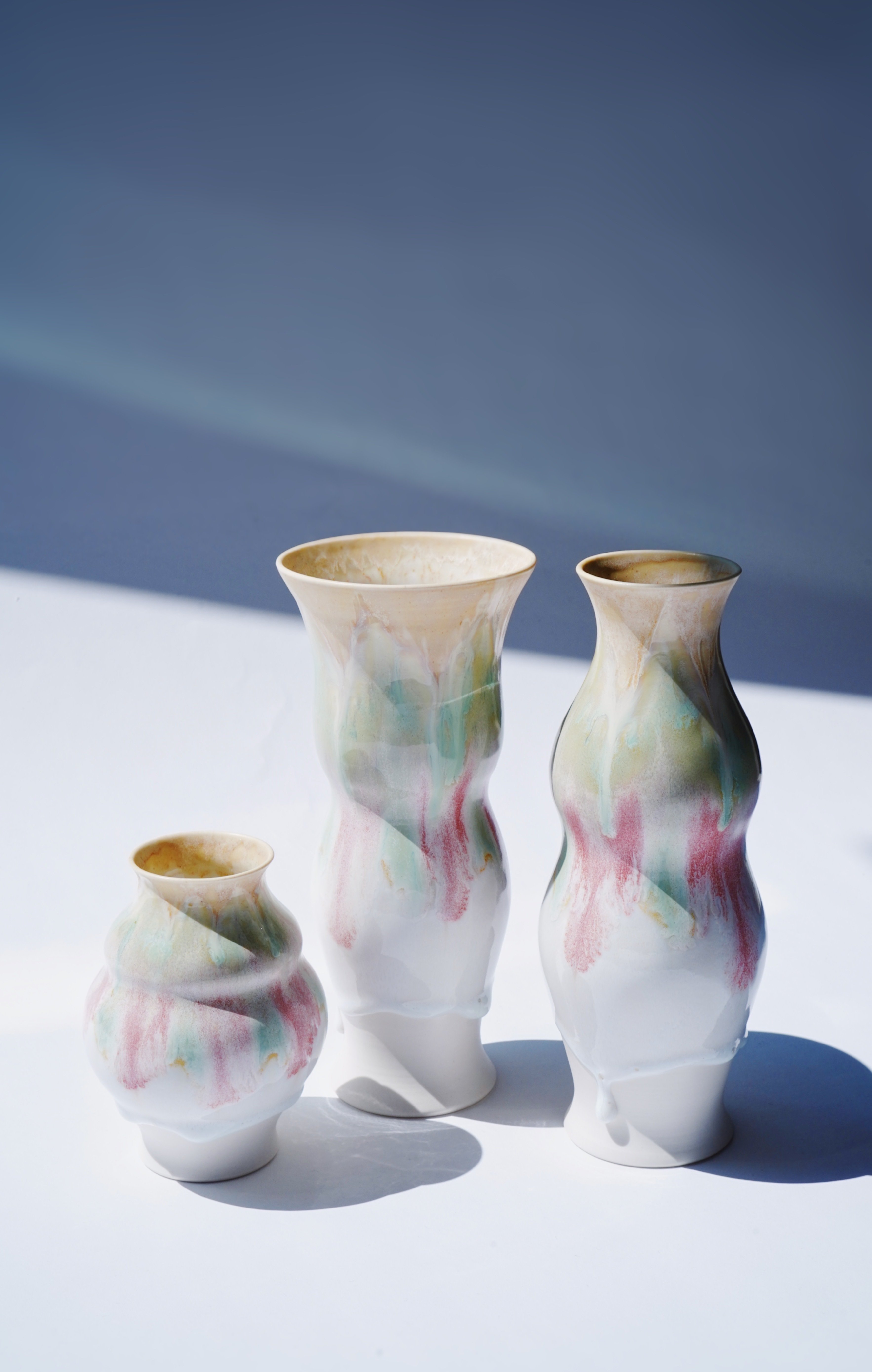 釉薬が美しい花器、美品 HIUCHI 10周年特集】花の個性を映す、釉薬の物語「夢のガーデン