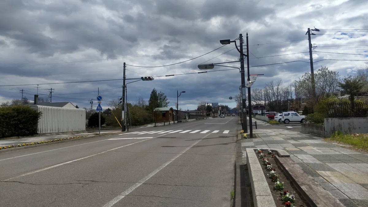 鶴居村 市街地を通る道道53号(南向き)の写真