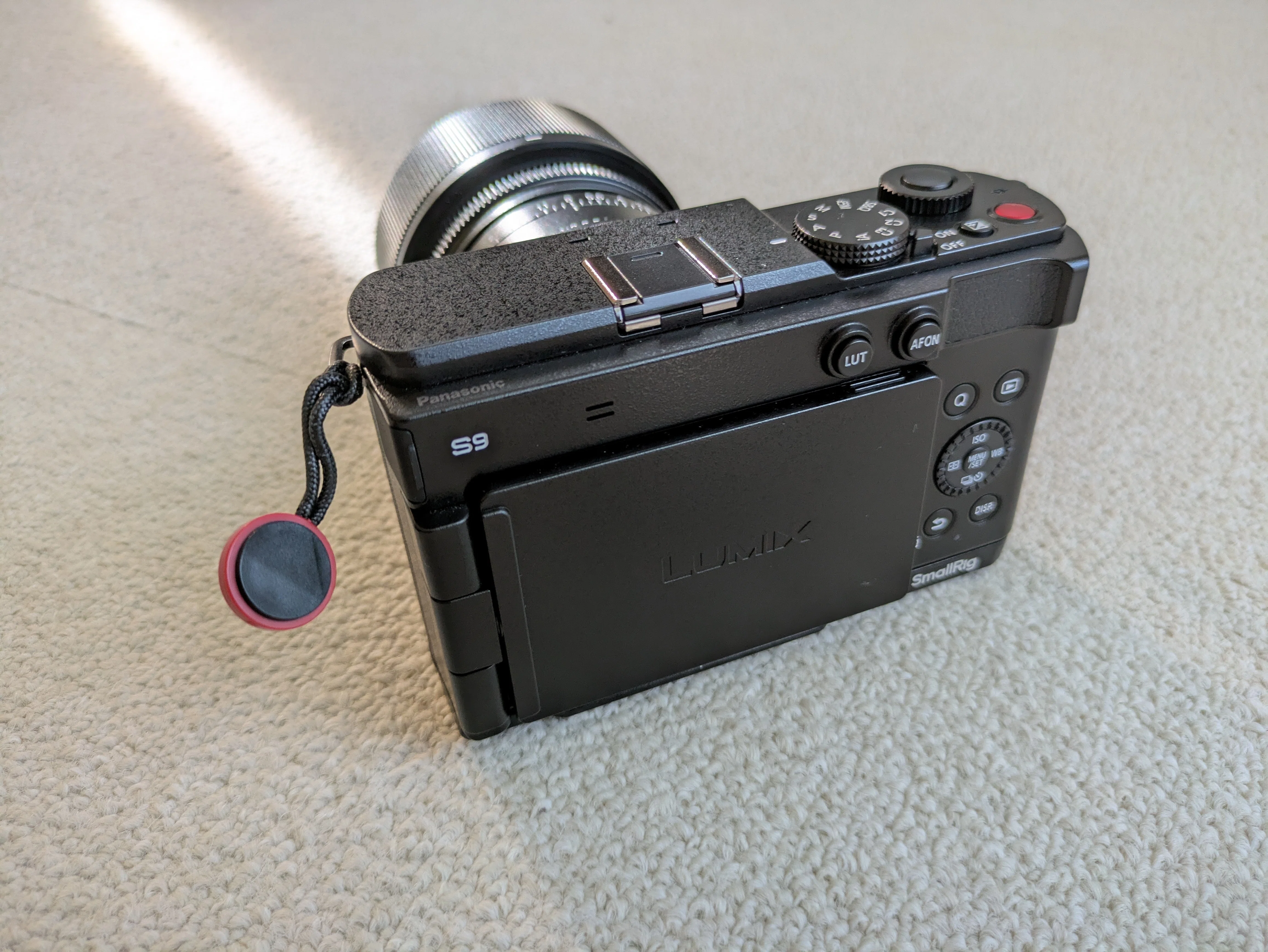 LUMIXS9のディスプレイを裏返して撮影してみた｜オレソト/あした俺は外