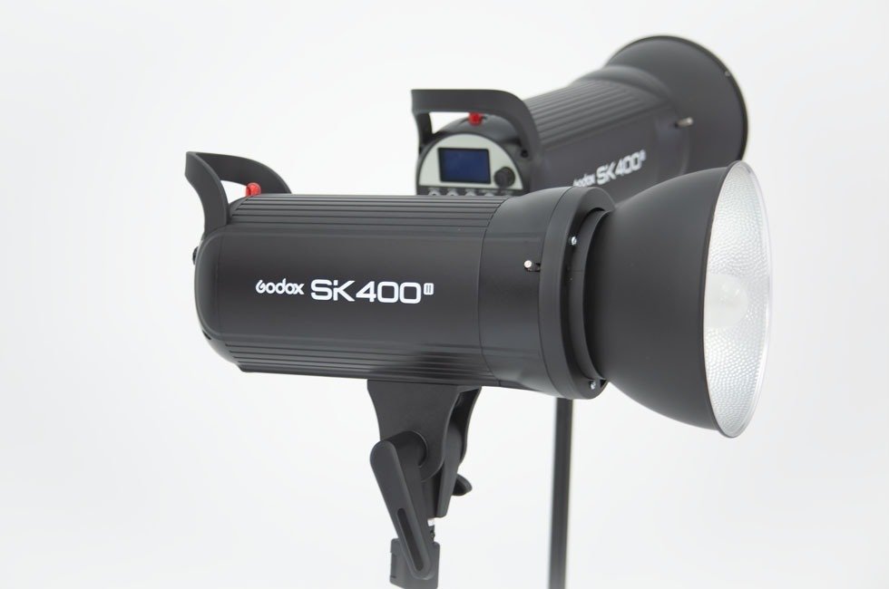 スタジオ撮影の照明選びのヒント — 定常光とストロボ、どっちが撮り