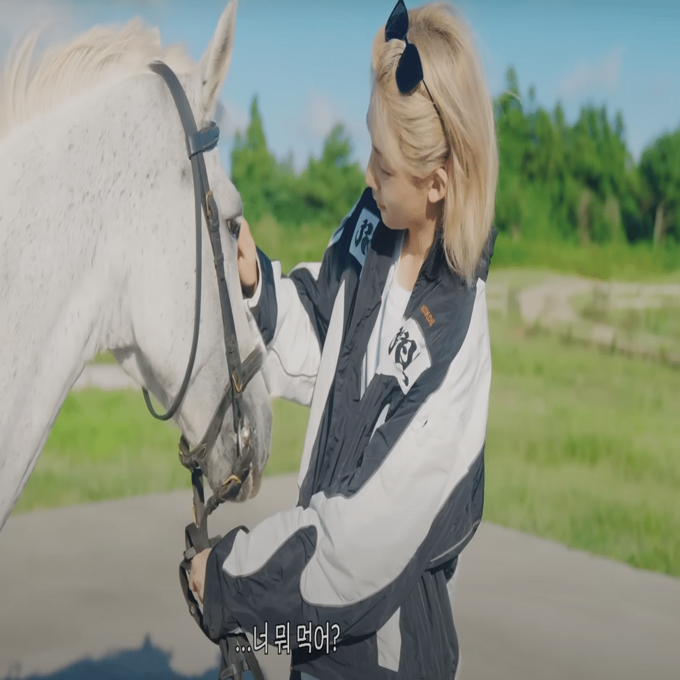 ジョンハンフォトブック【WANDERLUST】ビハインド～水のように生きる