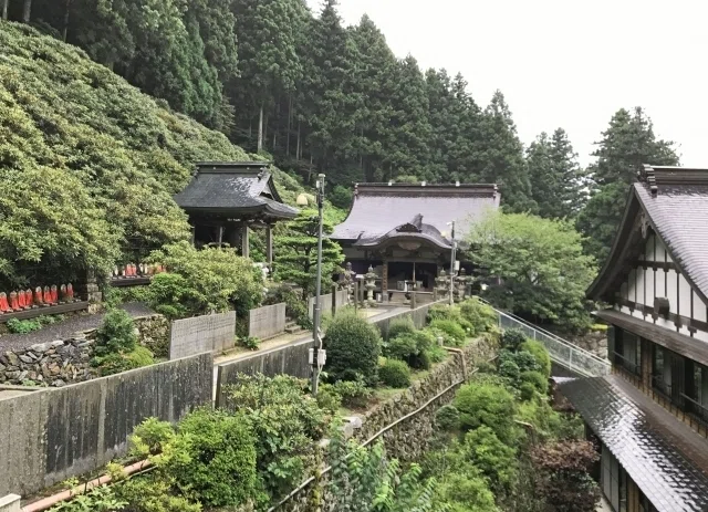 0472 役行者創建、空海が本尊を刻んだ石鎚山の霊場「横峰寺」（愛媛県
