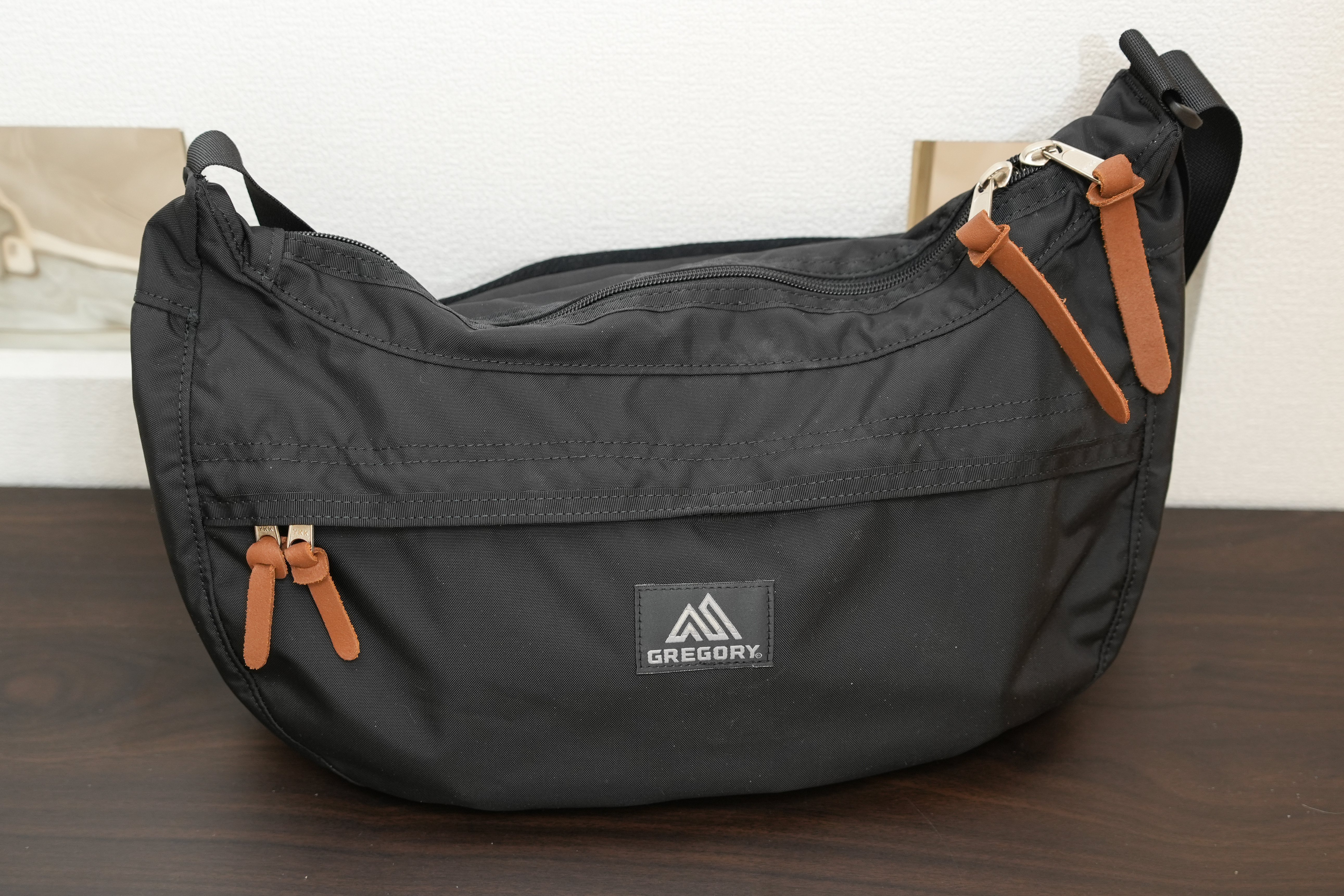 【入手困難】旧ロゴ グレゴリー サッチェルМ ブラック レビュー】Gregory「サッチェルM」ショルダーバッグ — 機能性 × タウン