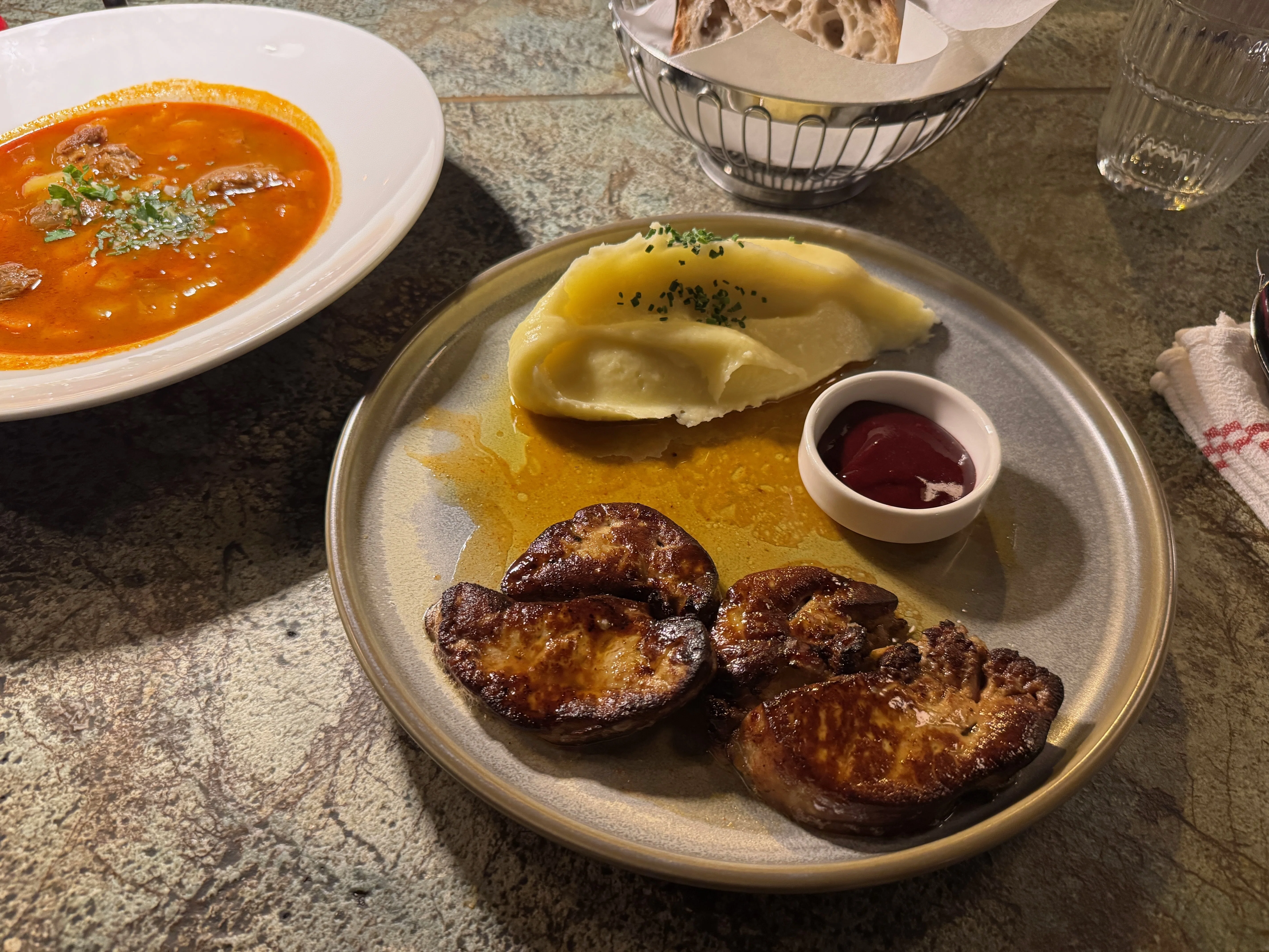 旅行記】ハンガリー🇭🇺ブダペスト4泊5日の旅。ハンガリー料理を食べ