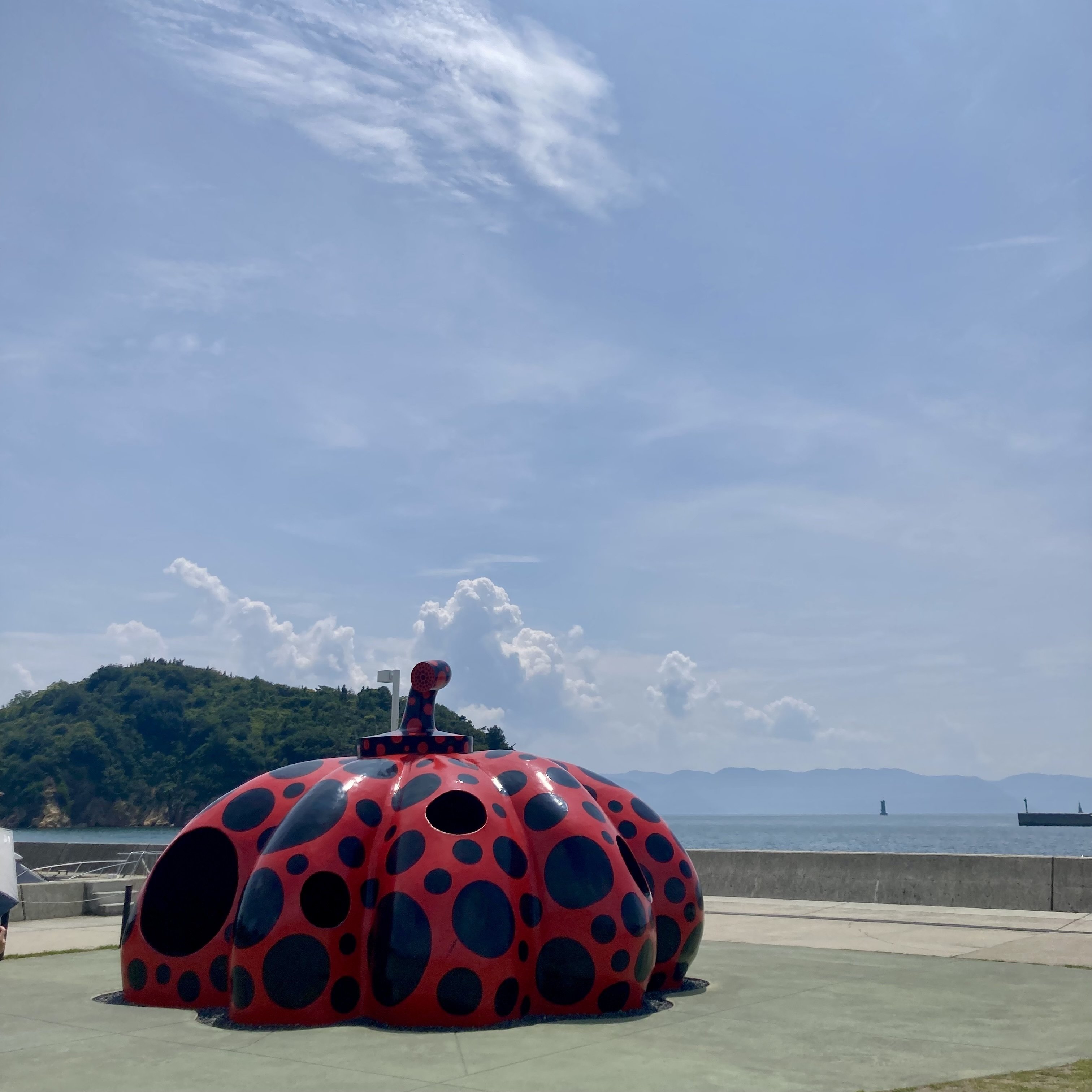 アートの島🏝️」直島に行ってきたよ🎃｜しきこ