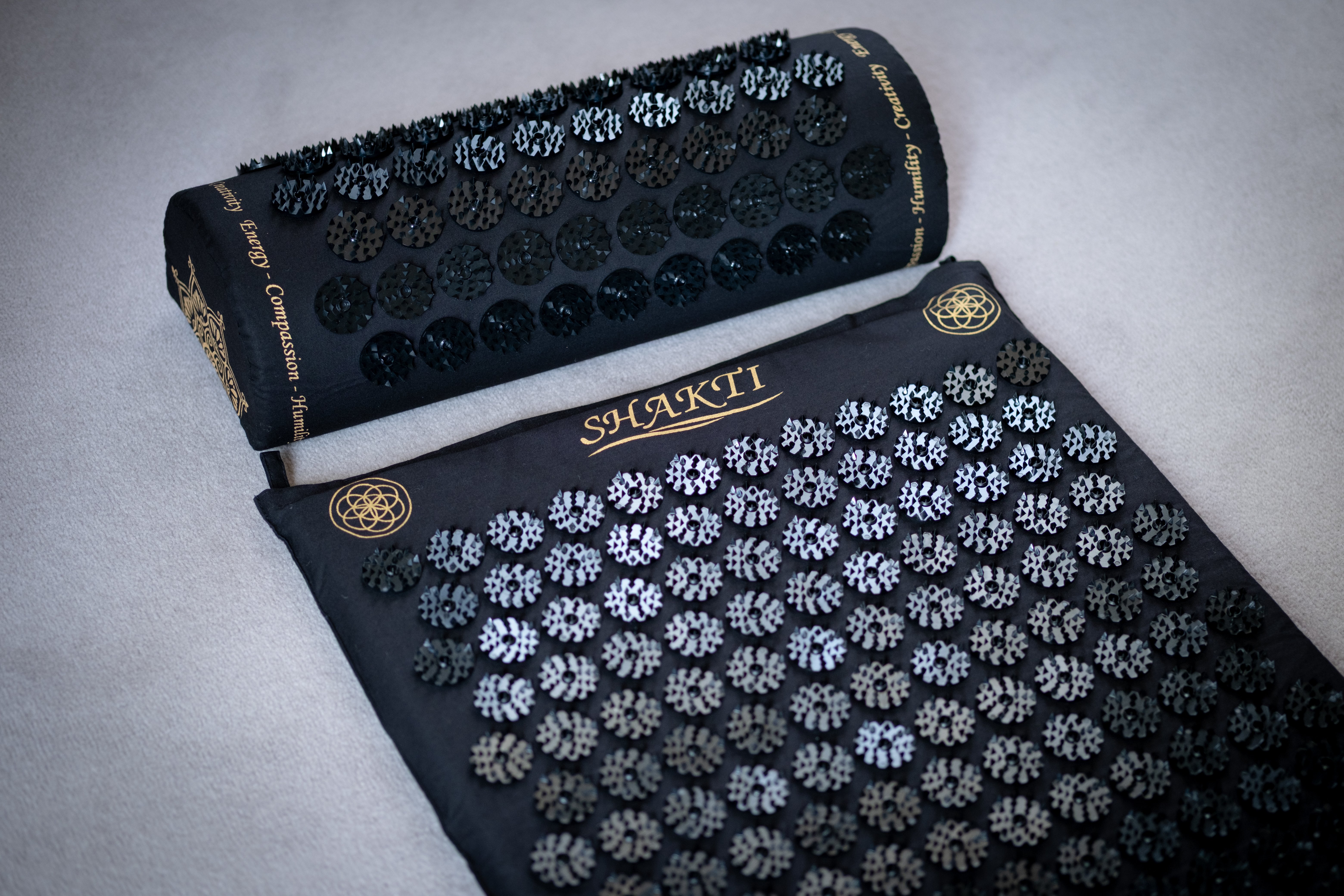 シャクティマットと始める、一日のこわばりを、ほどく時間
