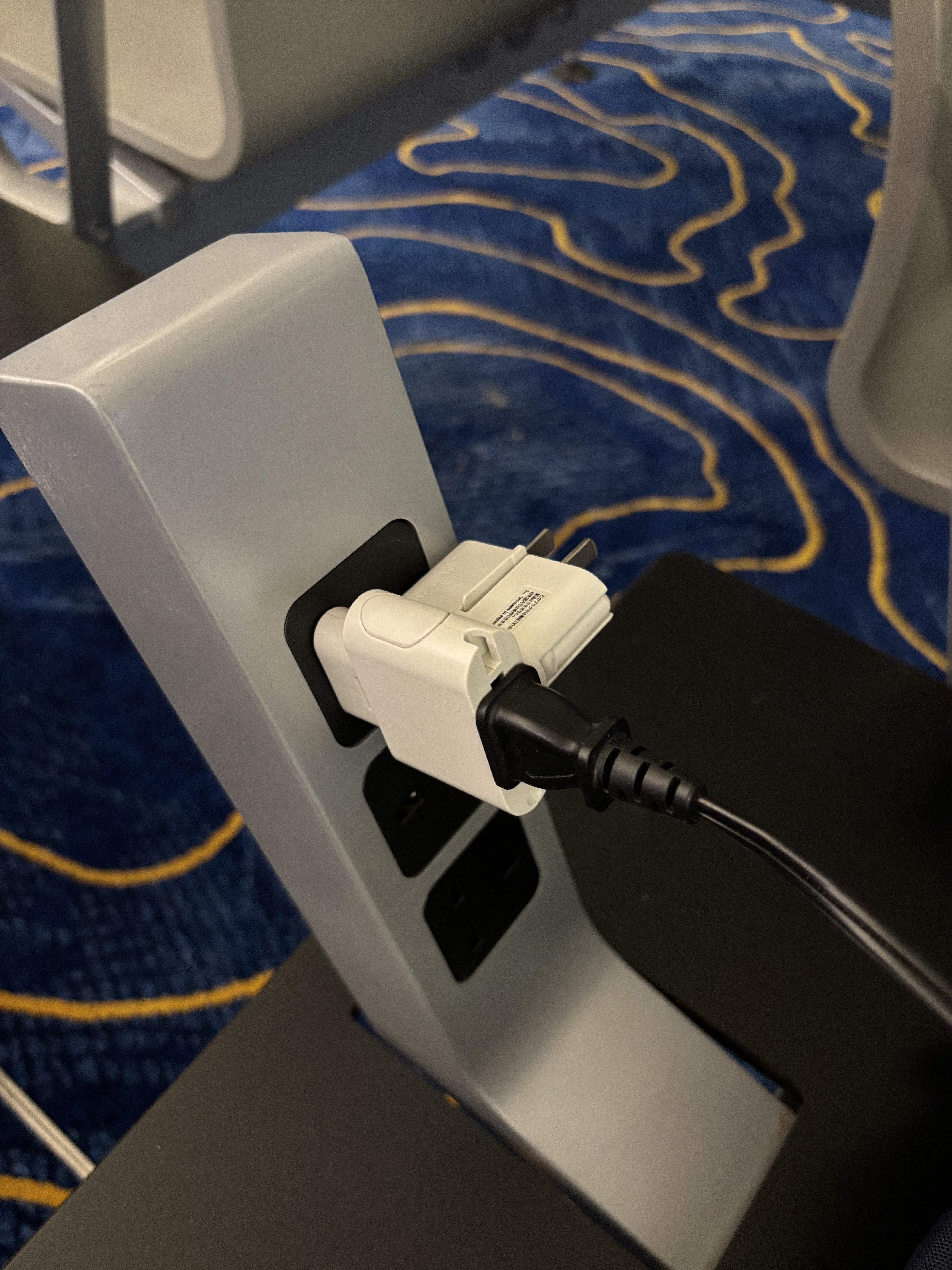 無印良品のトラベル用変換プラグアダプターは本当に便利｜Ni Ara