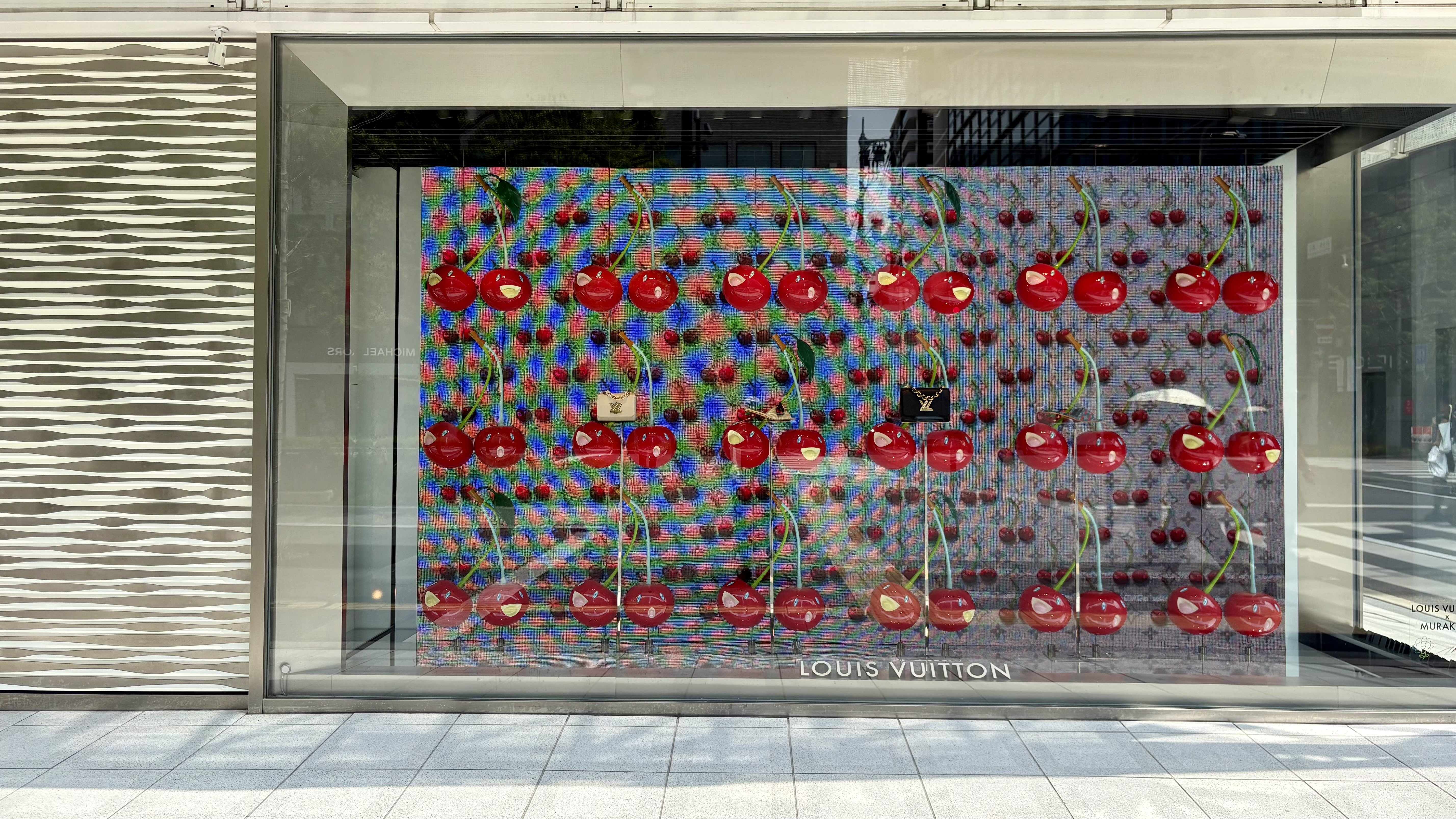 草間彌生「INFINITY - SELECTED WORKS FROM THE COLLECTION」へ｜石川