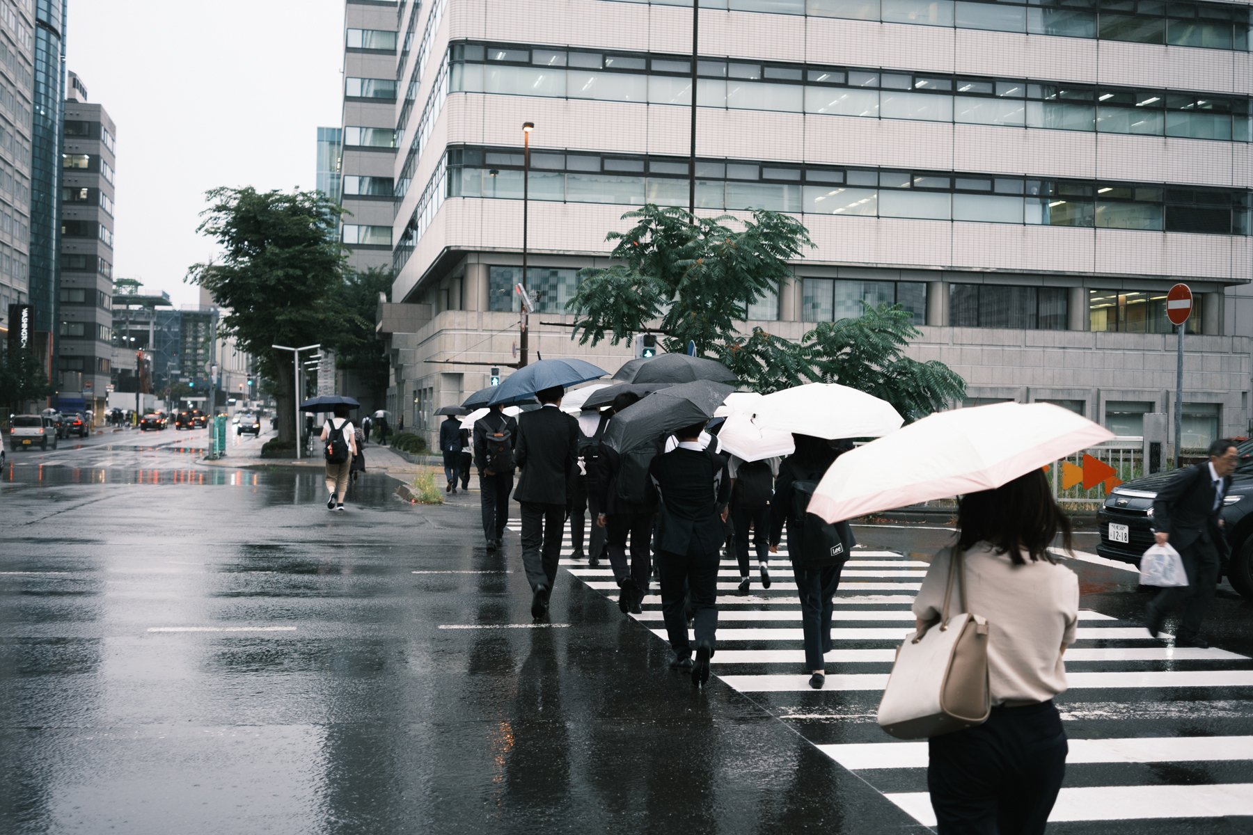 参考写真2 FUJIFILM】クラシックネガで撮る、雨の札幌 / shot on XF27mm F2.8R WR