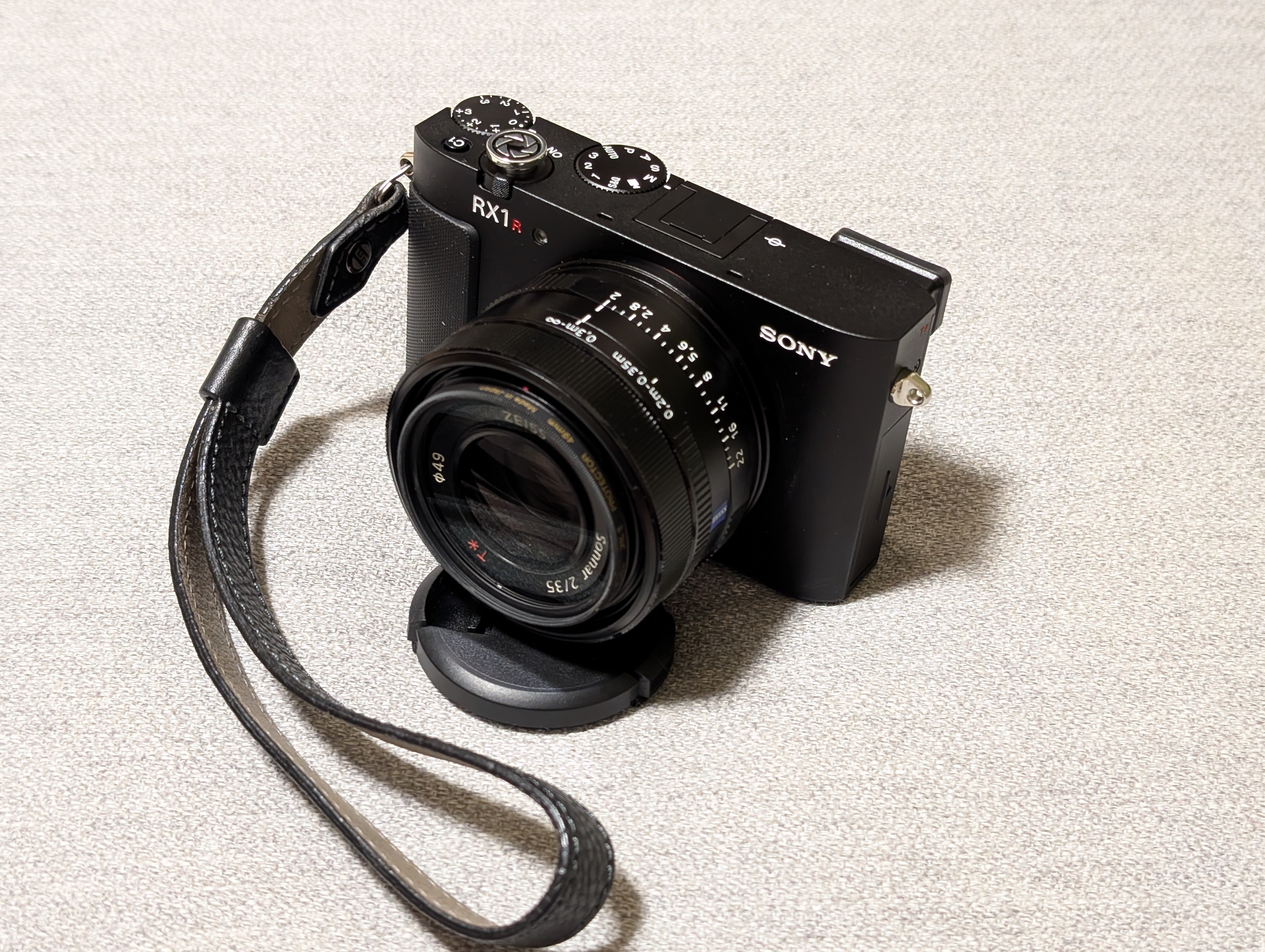 SONY RX1R レザーケース・レンズフード付き SONY RX1R レザーケース・レンズフード付き