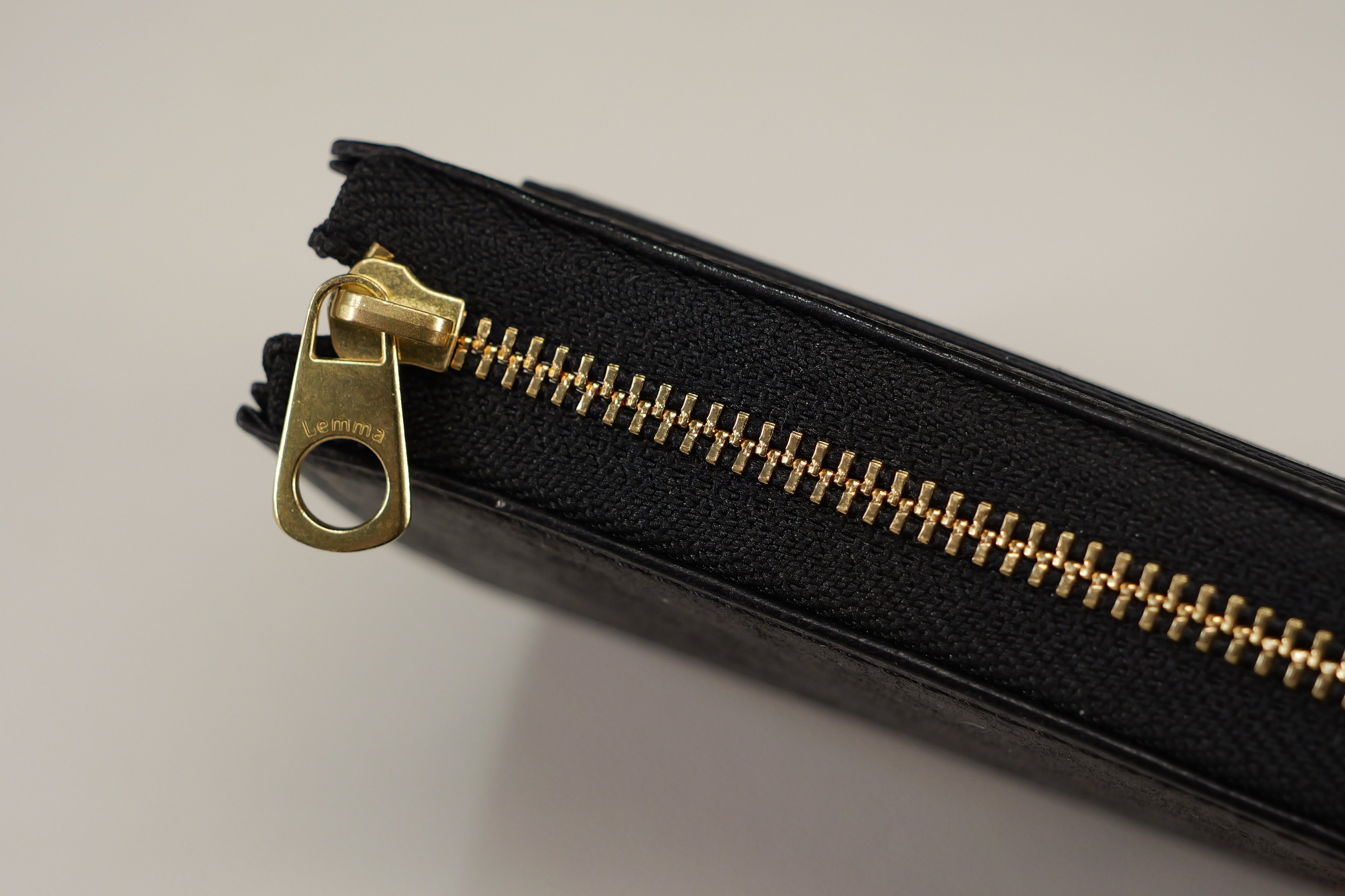 lemma CURVA クルバ ショートL字ウォレット ブラック lemma レンマ CURVA クルバ ショートL字ウォレット 爆買