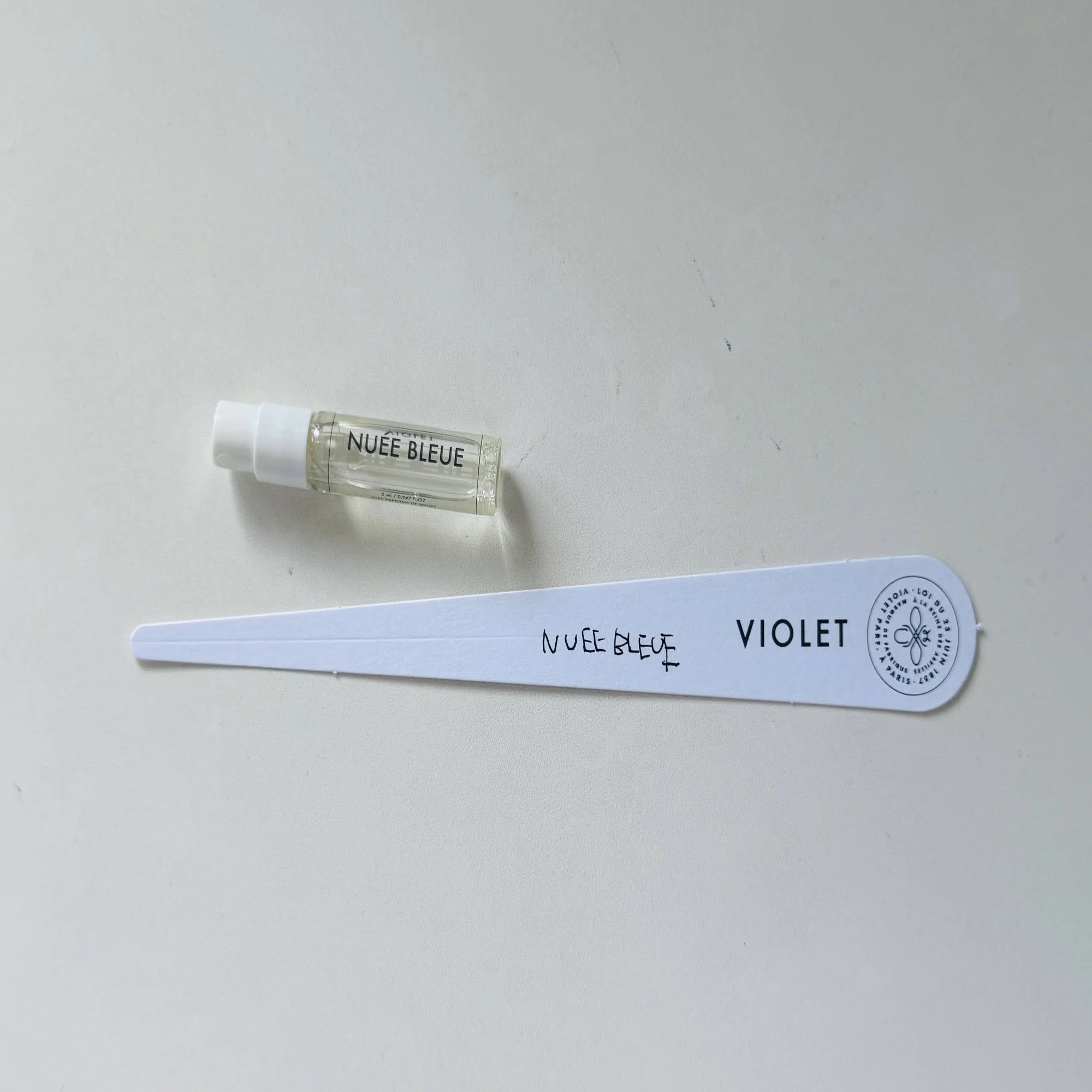 Maison Violet | Nuee bleue。パウダリーの静寂を破り、予想外の 