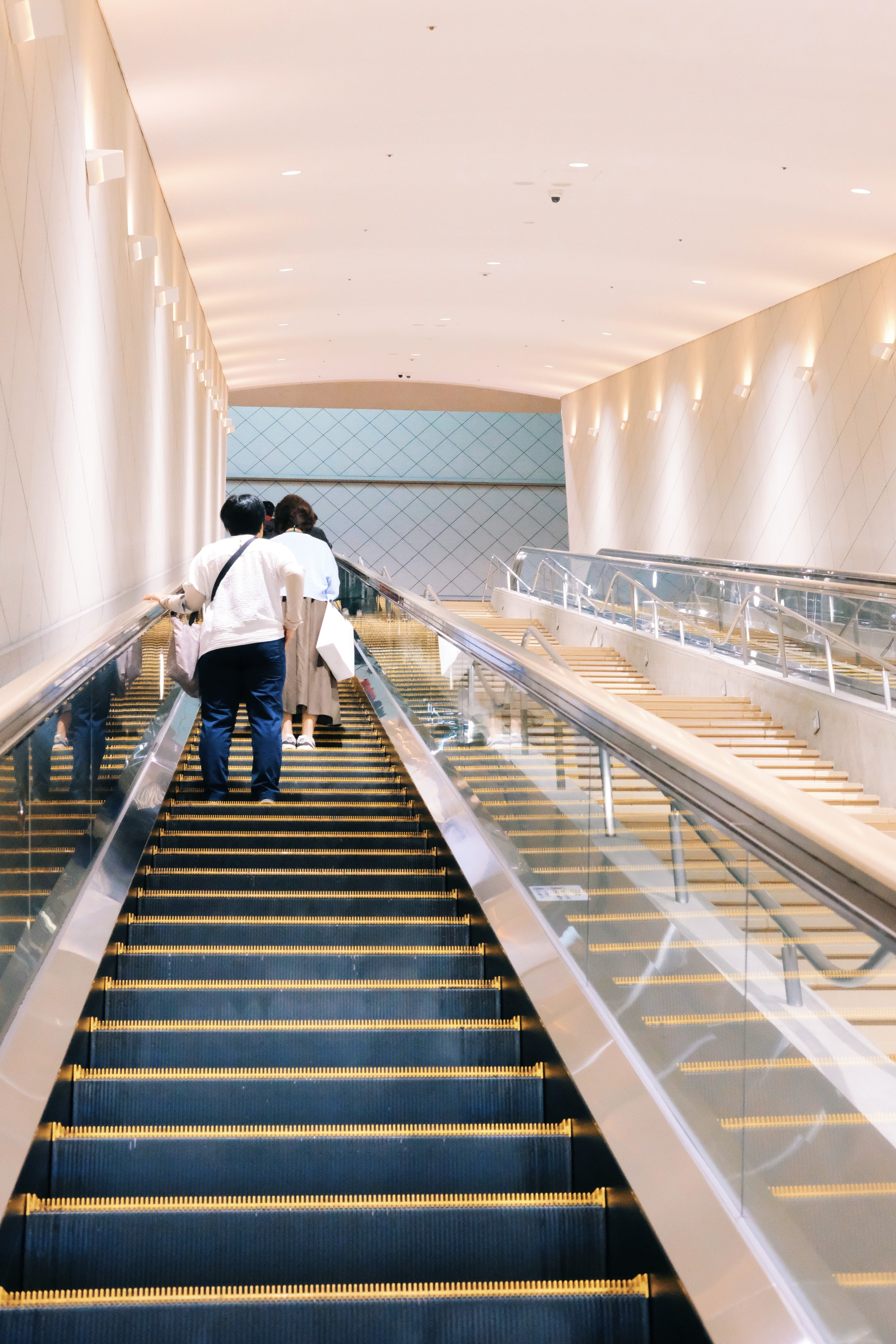 複製であっても近くで名画を鑑賞する体験が絵画への親近感を生む〜大塚