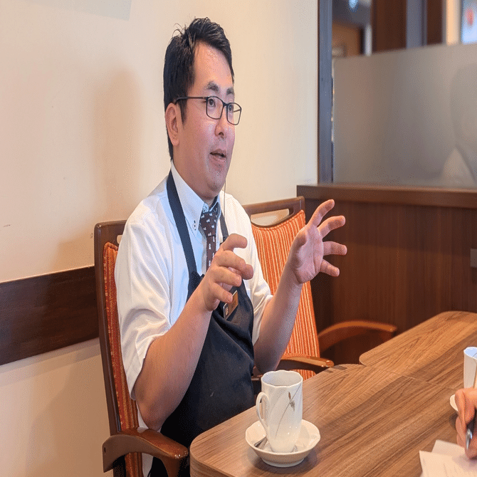 年間優秀店長の秘密は「動かない」勇気。高倉町珈琲大宮店に学ぶ