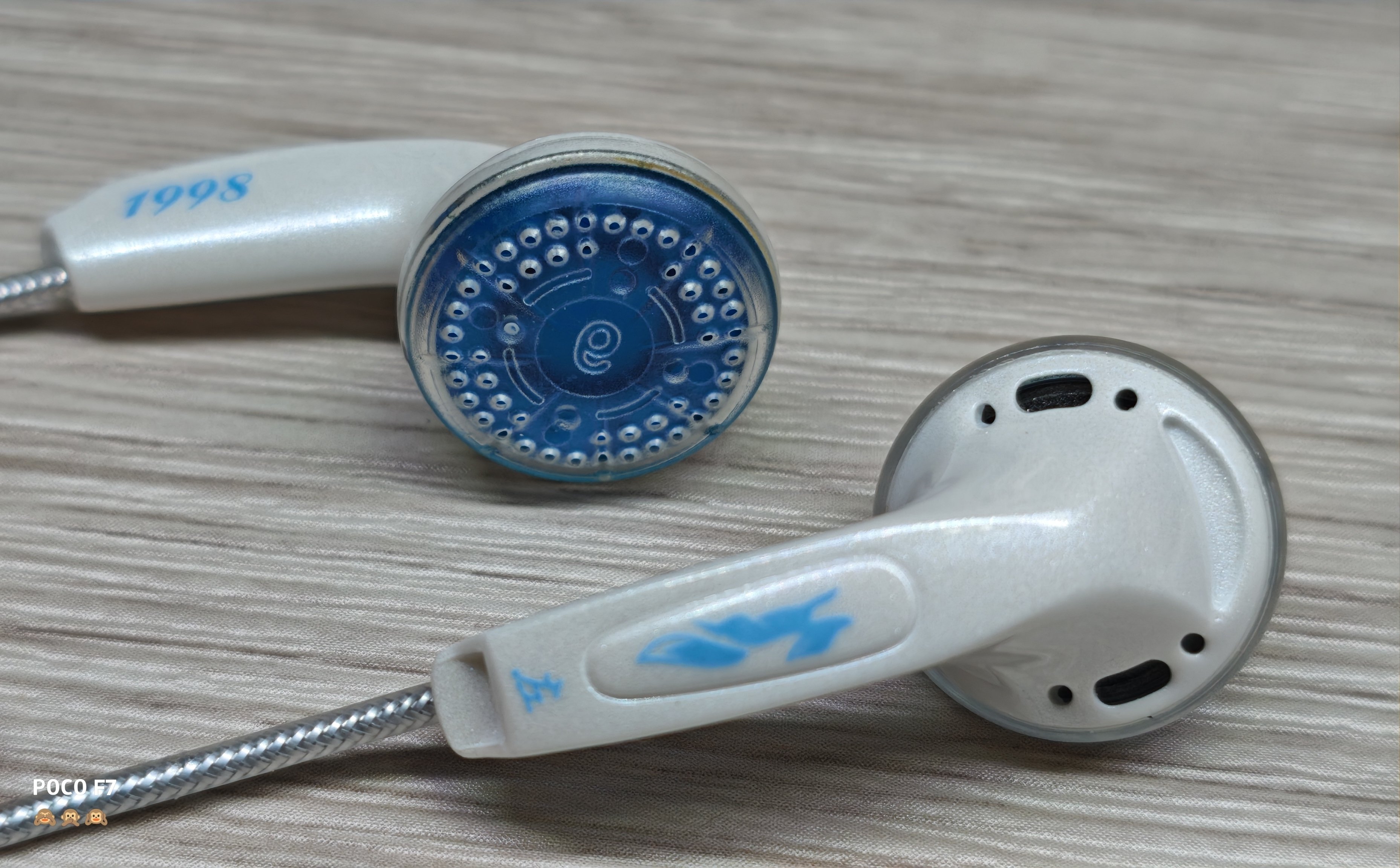 □LUN SHENG & Bai Qingxue 1998 （ブルーバージョン）紹介｜イヤホン