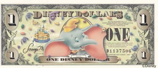 未　ディズニー　2005年　ディズニーランド開園50周年記念　ダンボ　1ドル 初めてのDダラー】ディズニーランド50周年🎉$1 ダンボ ＆ シンデレラ