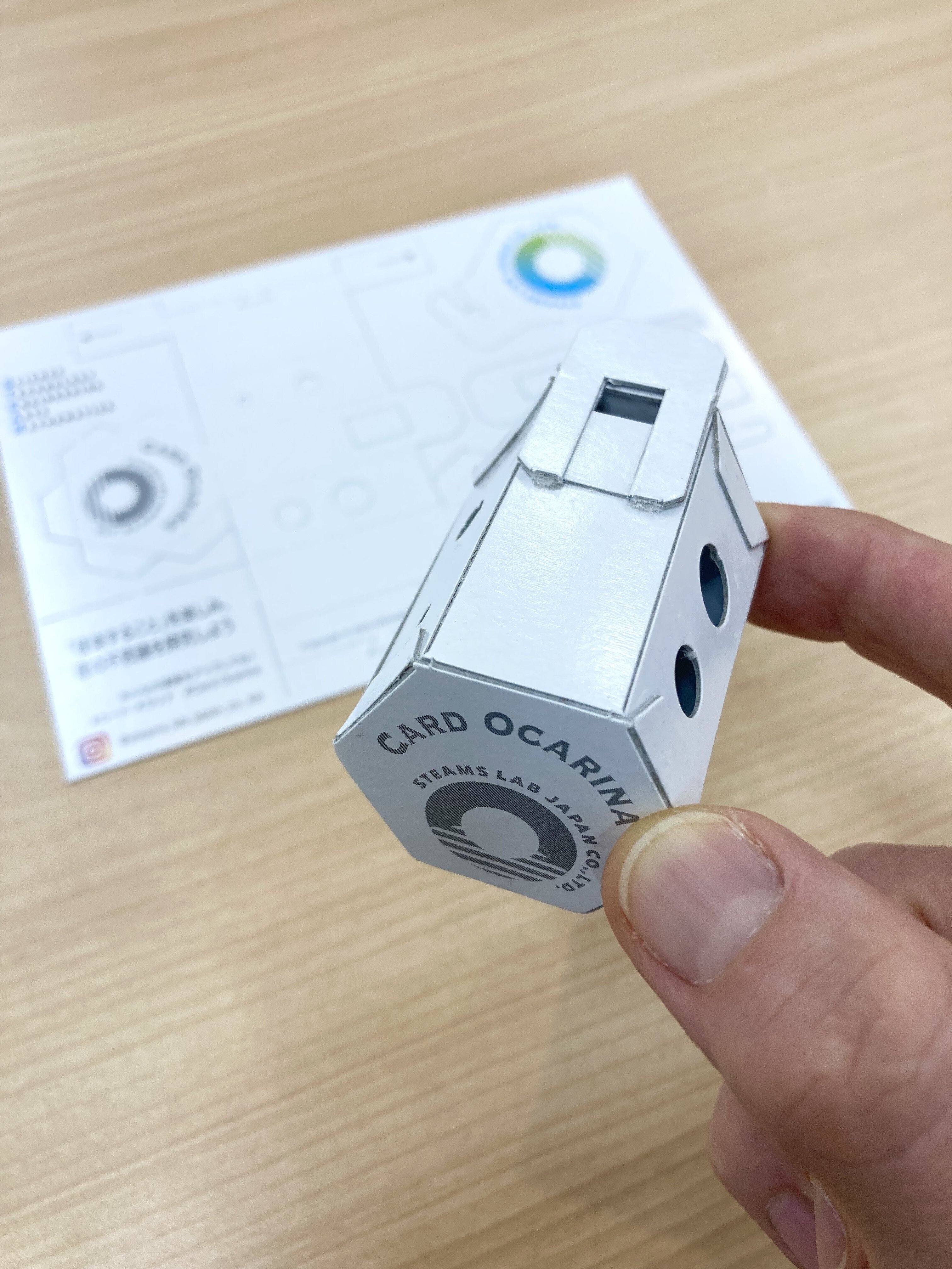 紙から生まれる楽器：SLJの初めてのカード・オカリナワークショップ