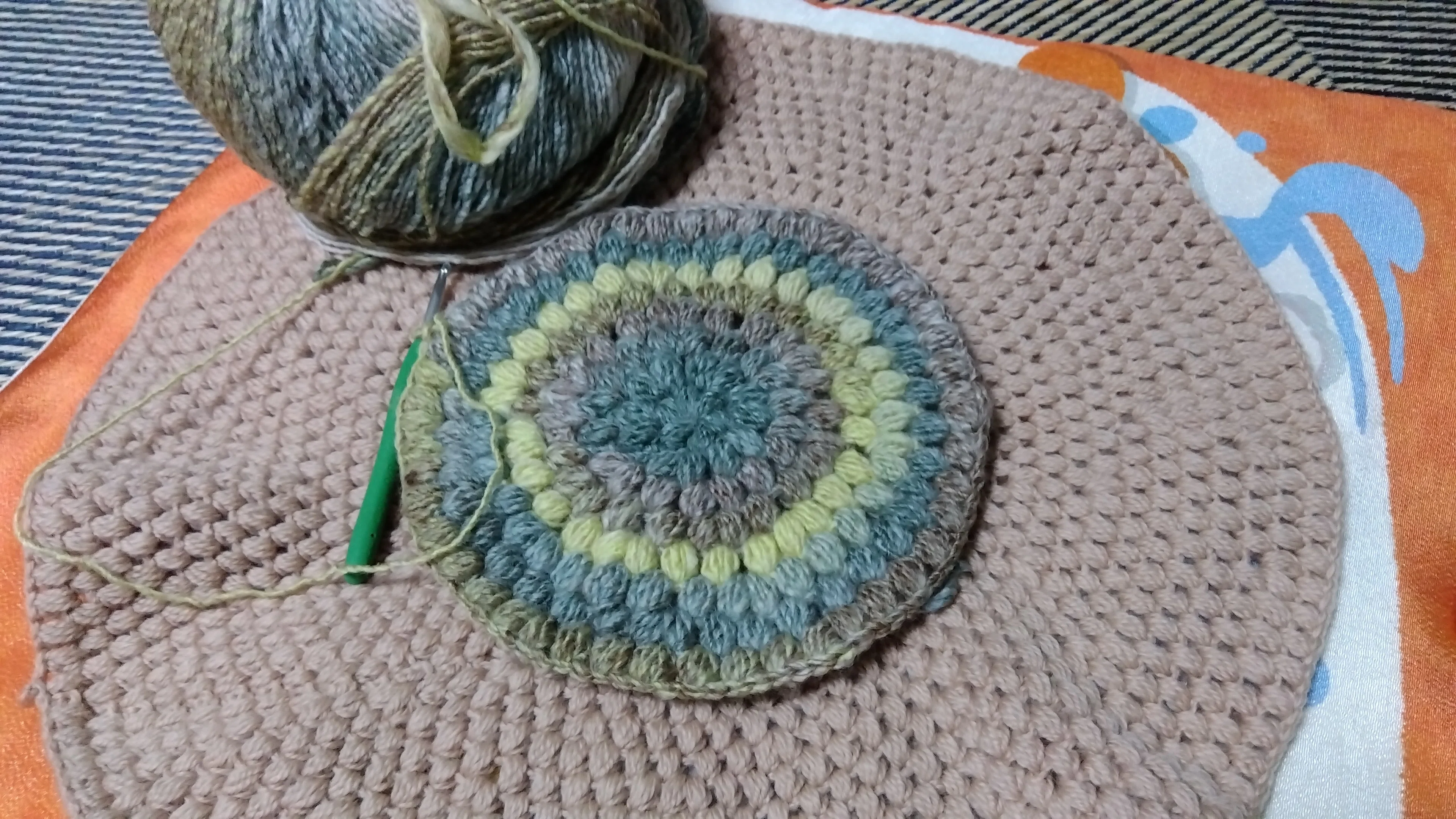 座布団が欲しいので作る｜びすこのフェルトばこ