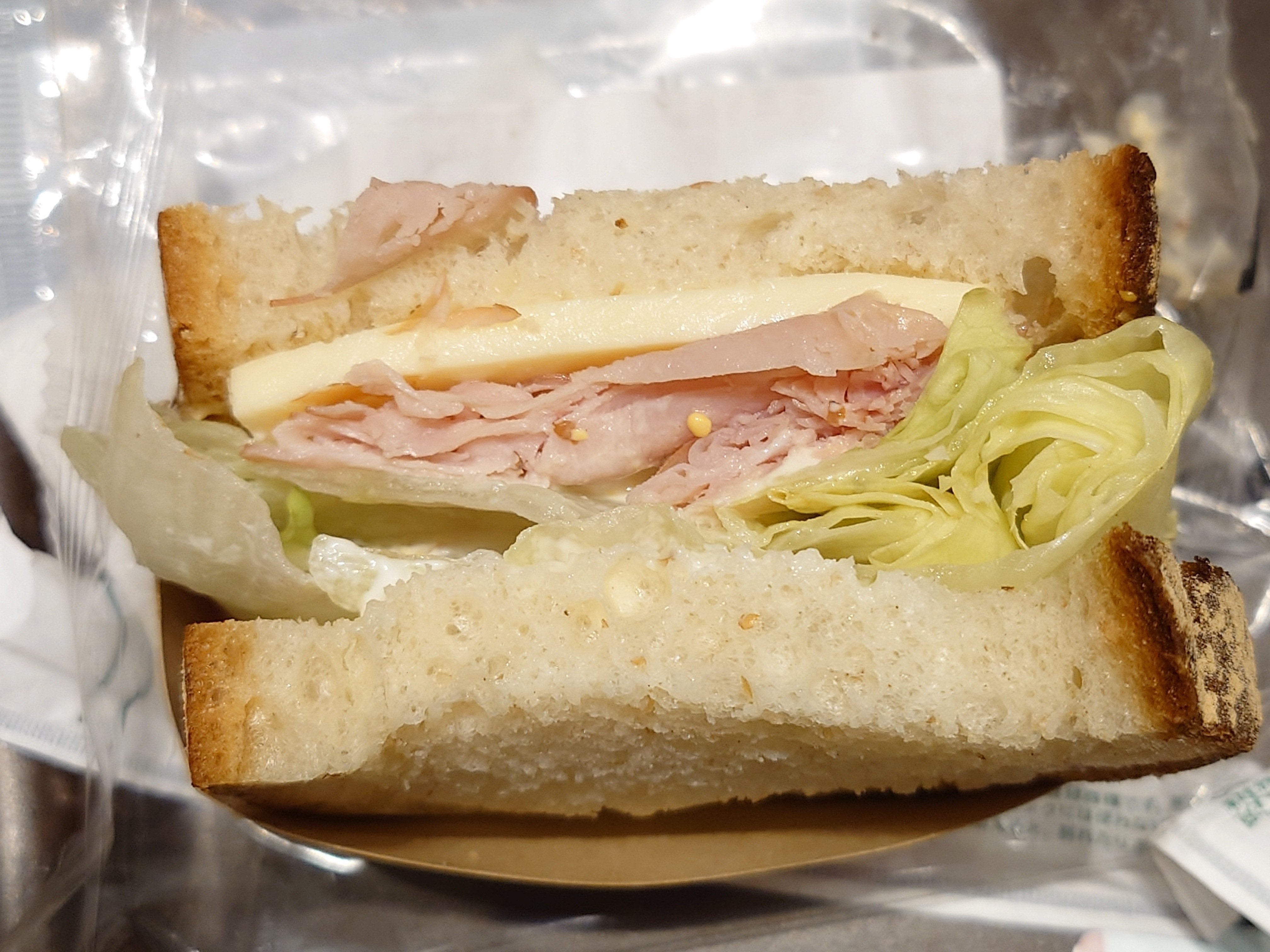 スターバックス】「ヘブンリーピーチフラペチーノ」と「ハム&チーズ